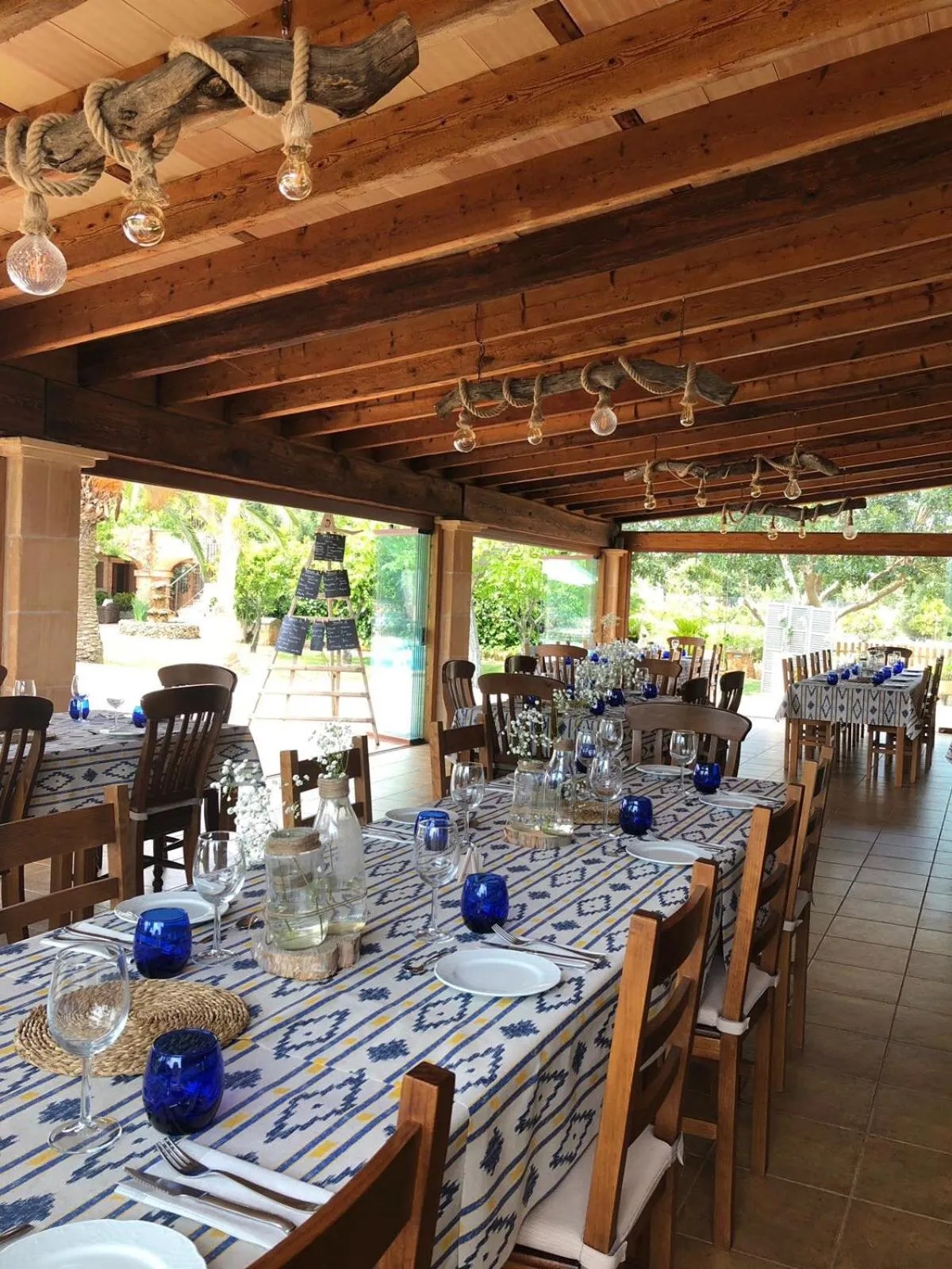 Restaurant/places to eat in Agroturismo Es Quatre Cantons