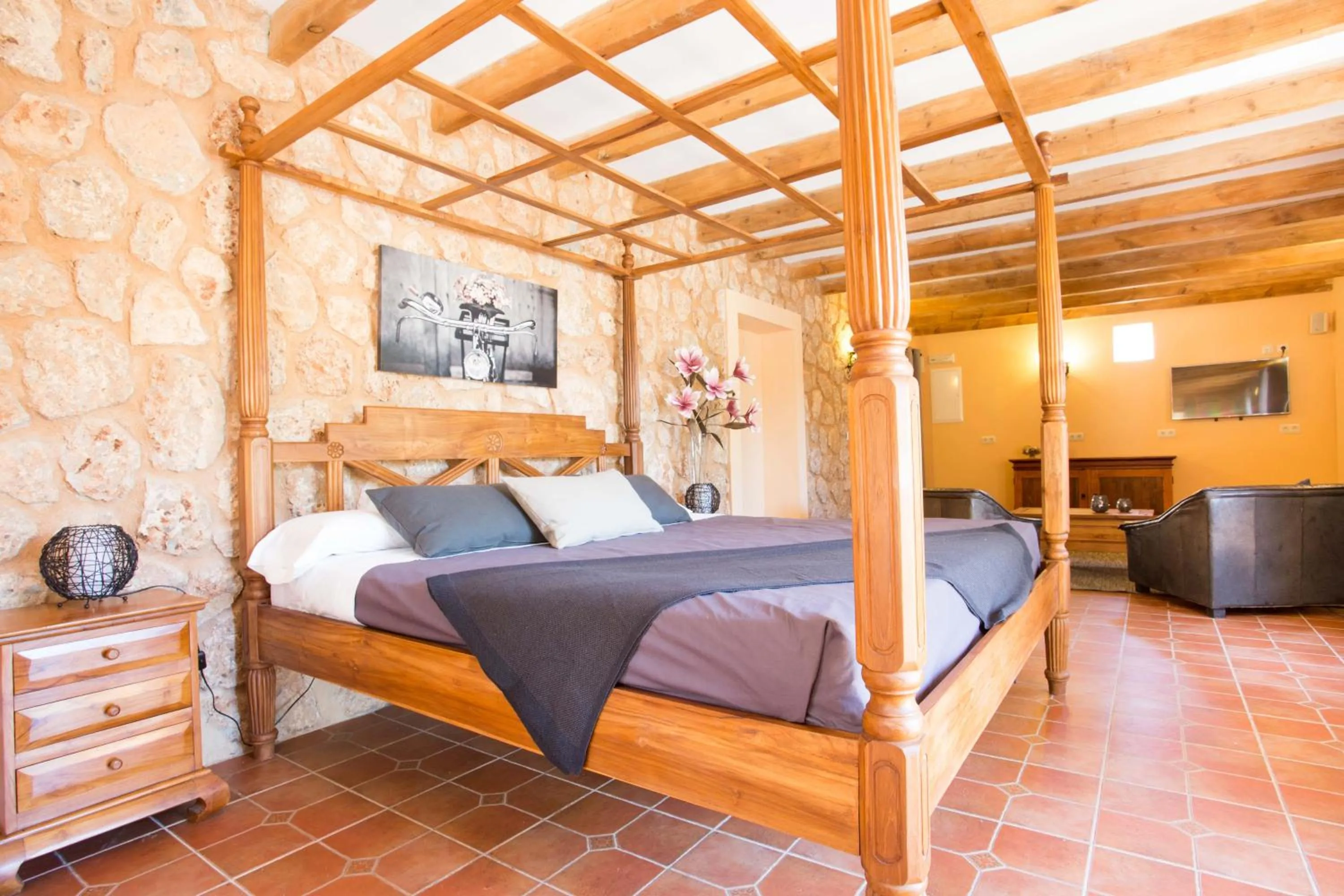Photo of the whole room, Bed in Agroturismo Es Quatre Cantons