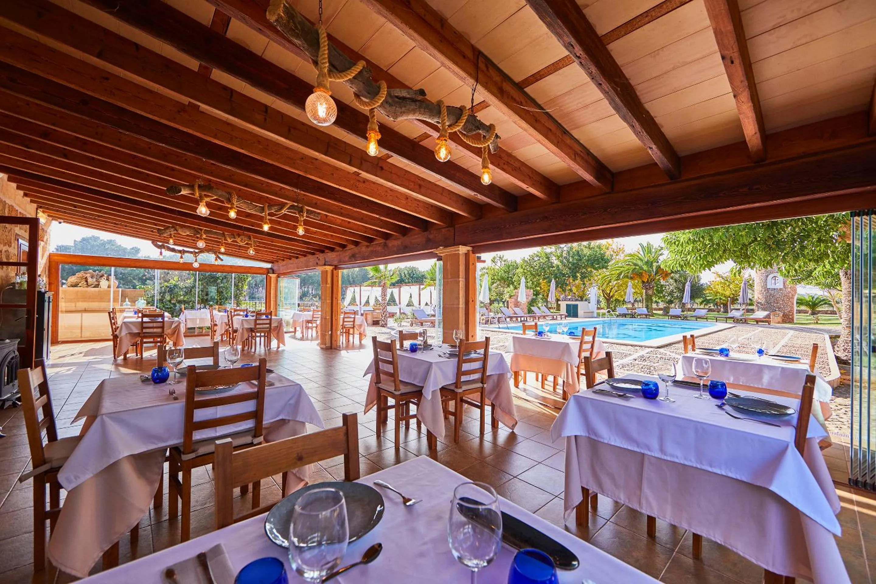 Restaurant/places to eat in Agroturismo Es Quatre Cantons