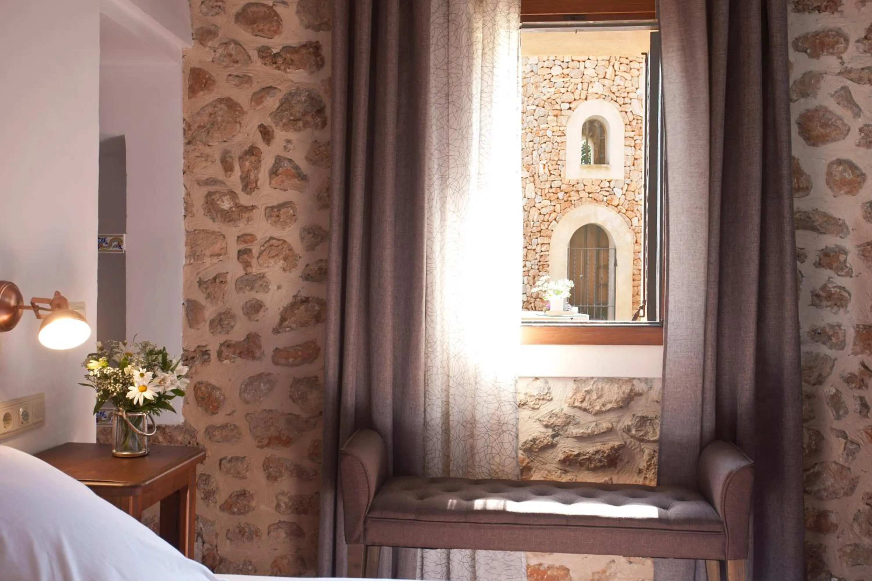 Decorative detail, Bed in Agroturismo Es Quatre Cantons