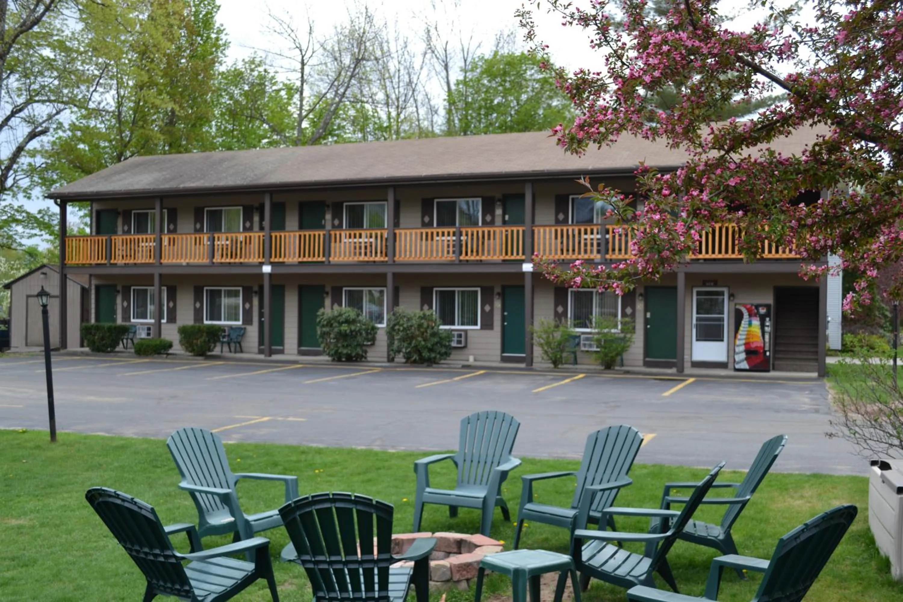 Facade/entrance in Kancamagus Lodge