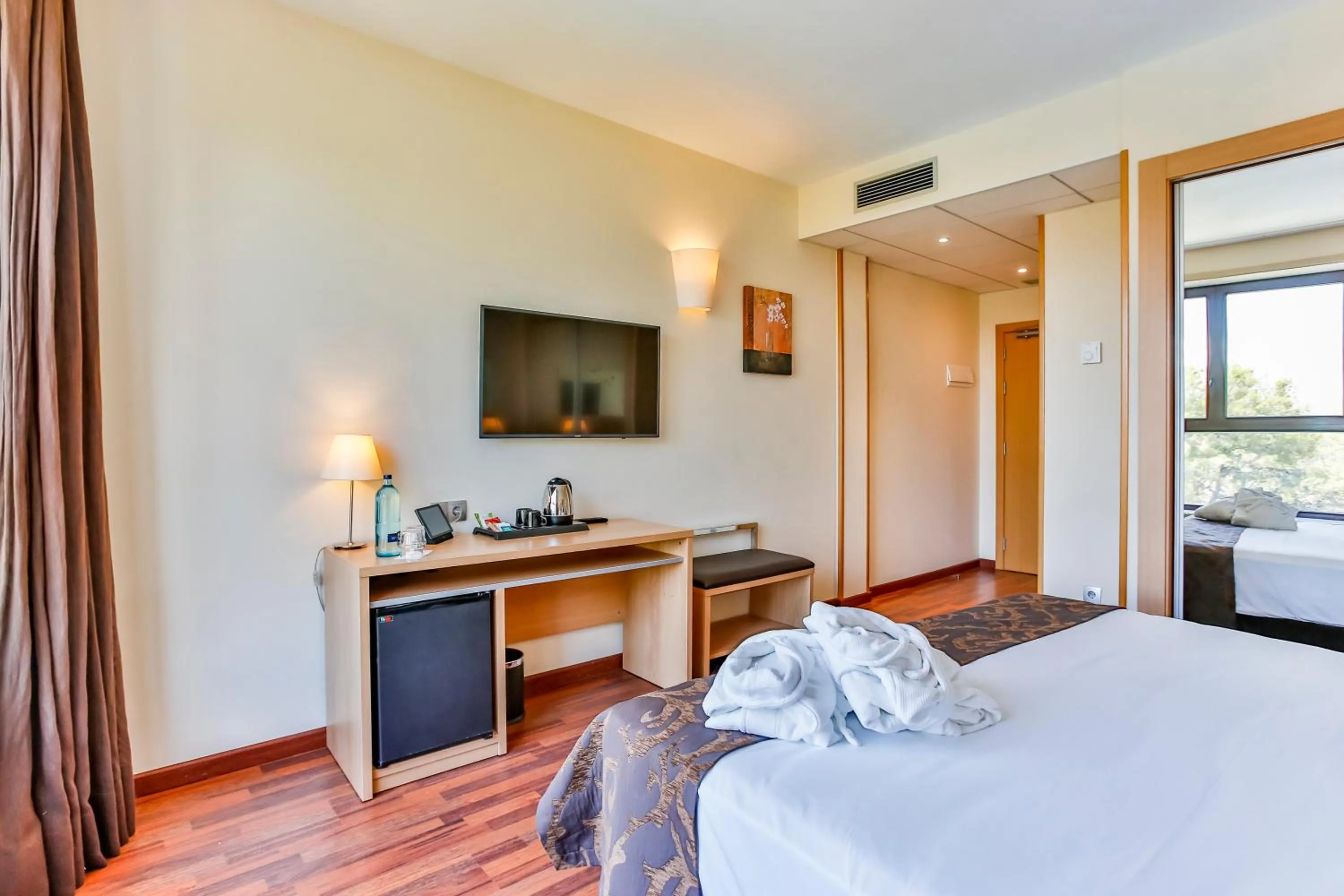 Photo of the whole room, Bed in Hotel Desitges