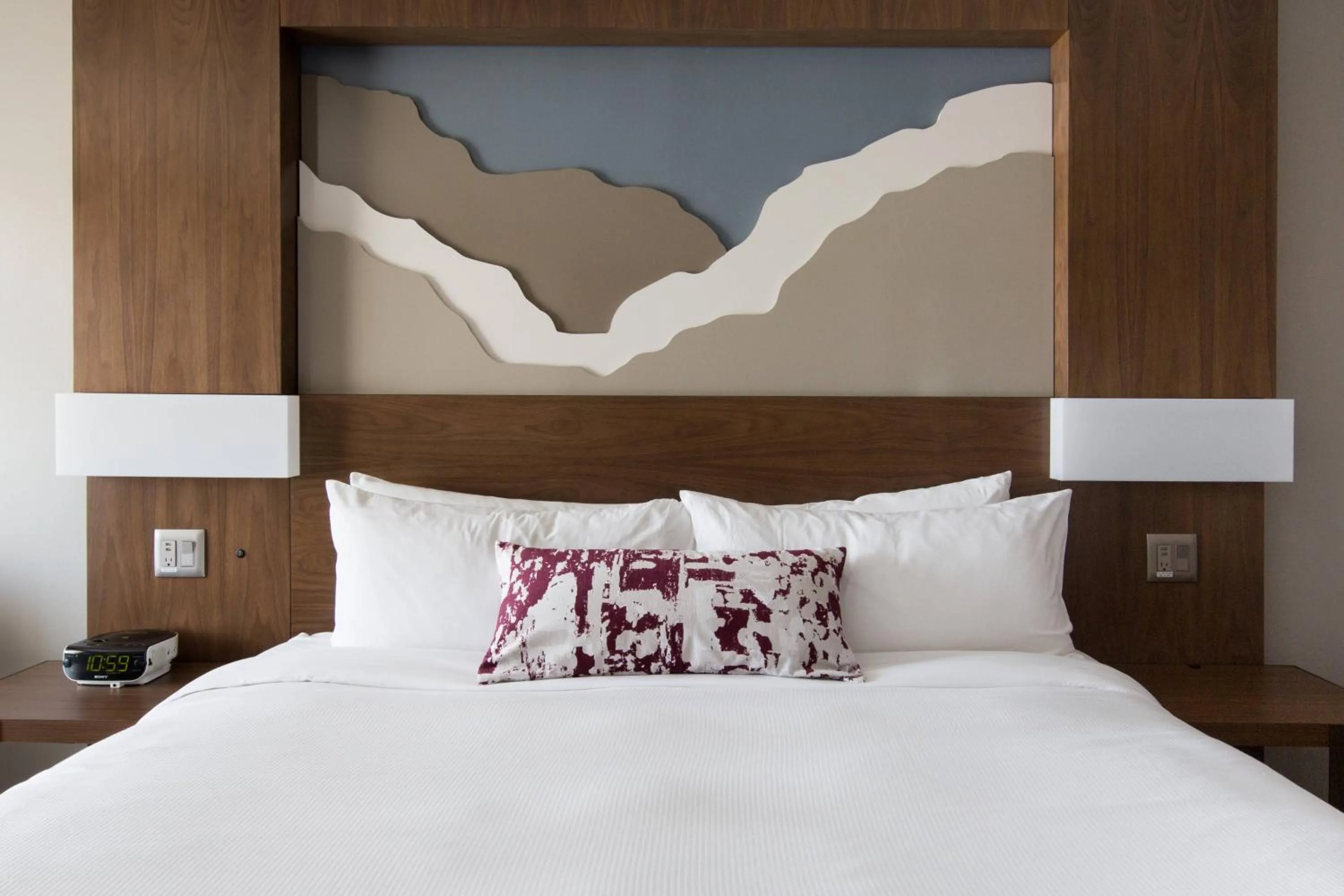 Swimming pool, Bed in Napa Valley Marriott Hotel & Spa