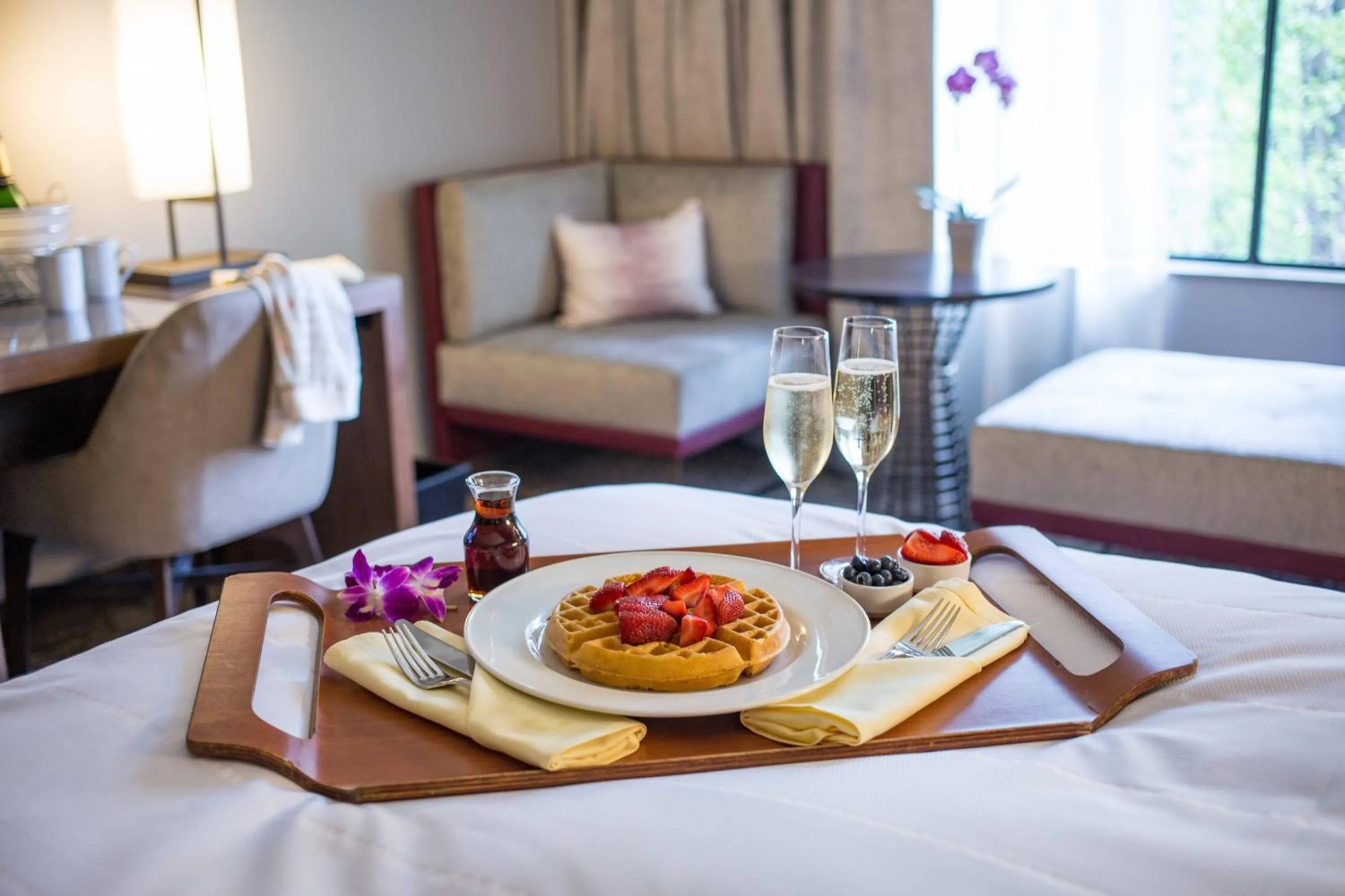 Breakfast, Bed in Napa Valley Marriott Hotel & Spa