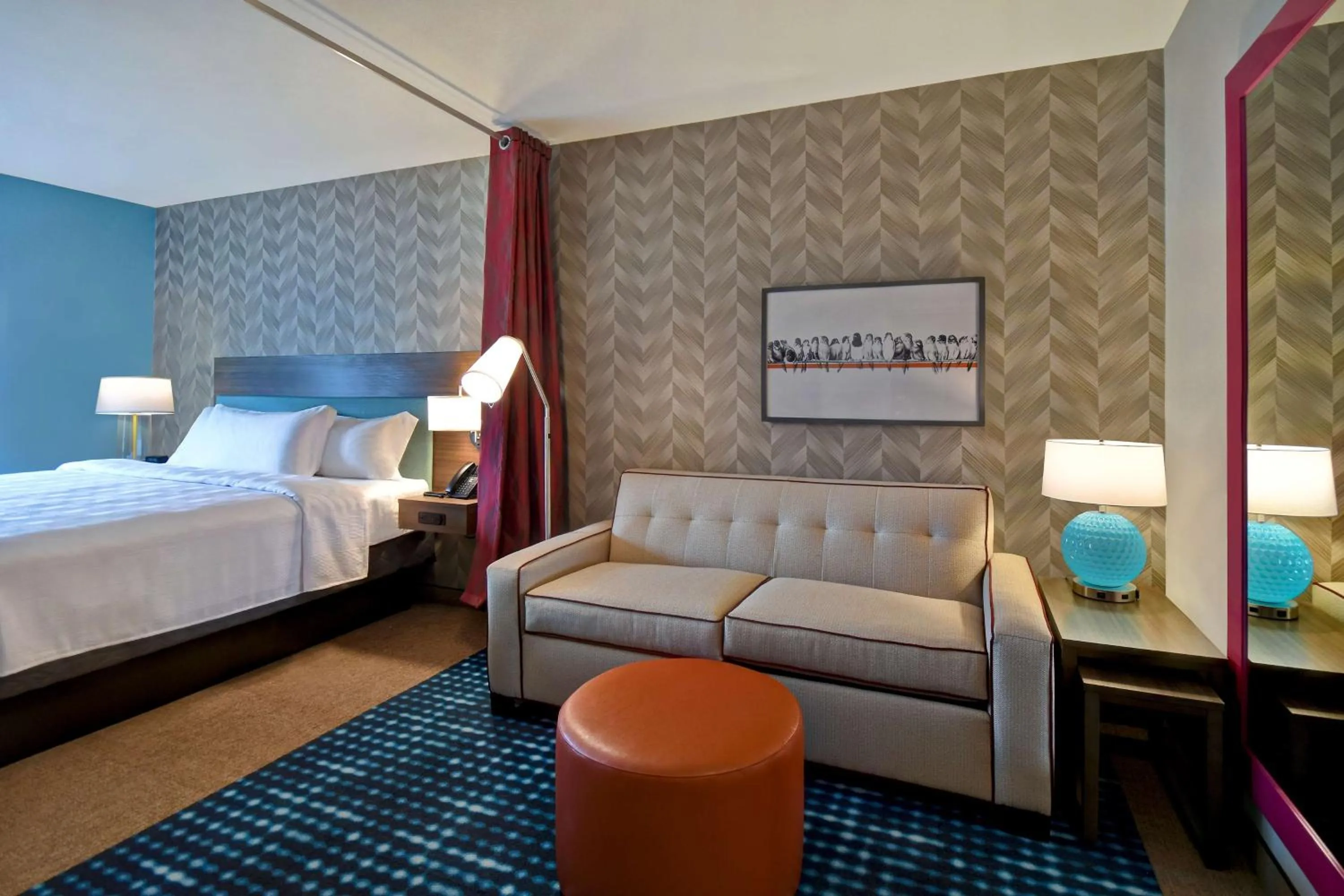 Living room, Bed in Home2 Suites By Hilton Bowling Green, Oh