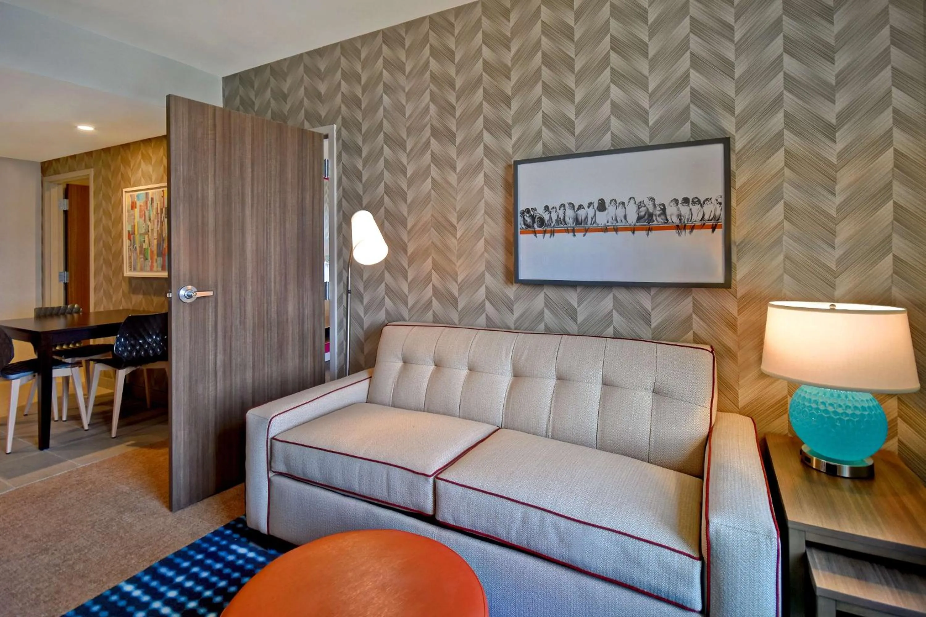 Living room in Home2 Suites By Hilton Bowling Green, Oh