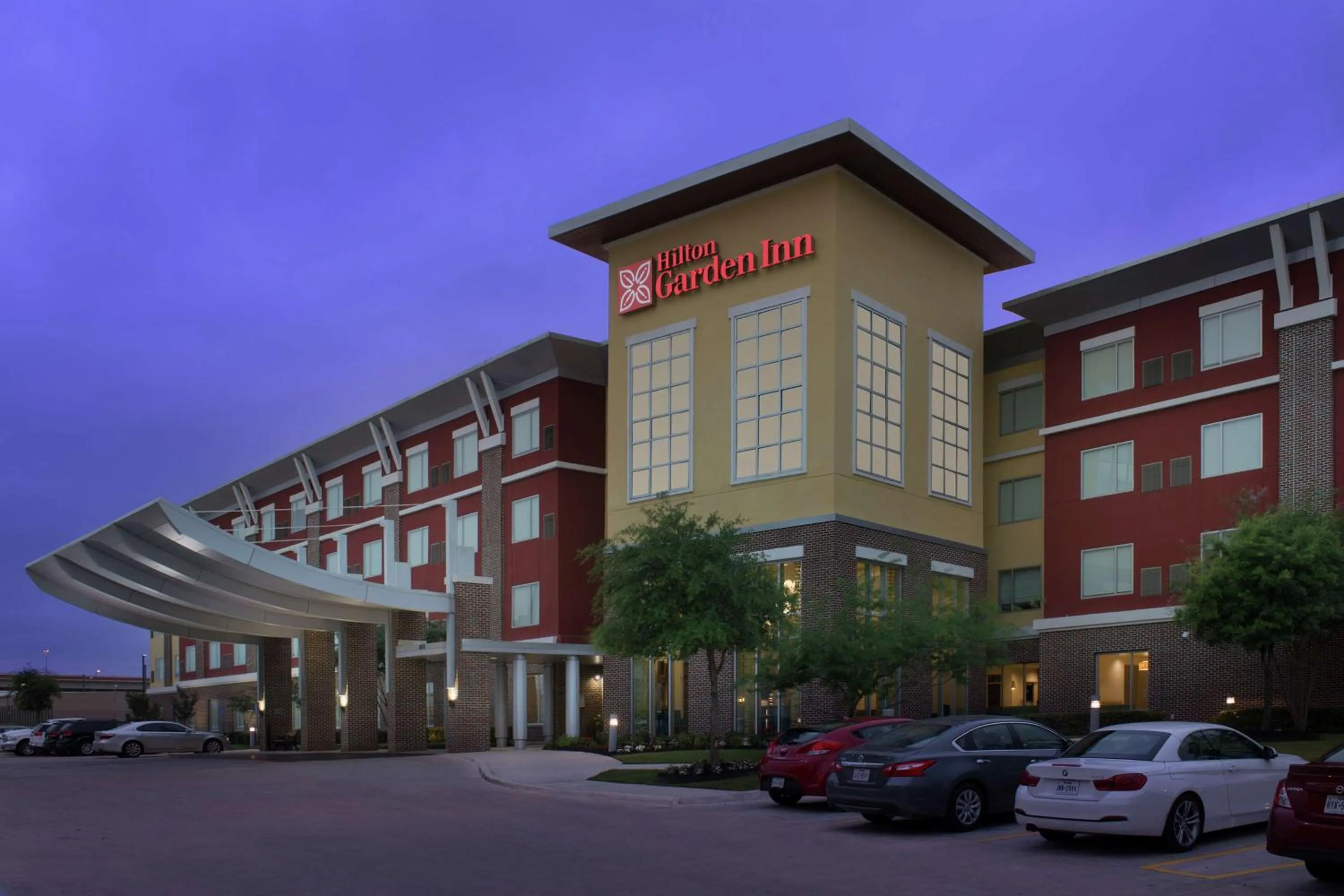 Property building in Hilton Garden Inn San Antonio Airport South