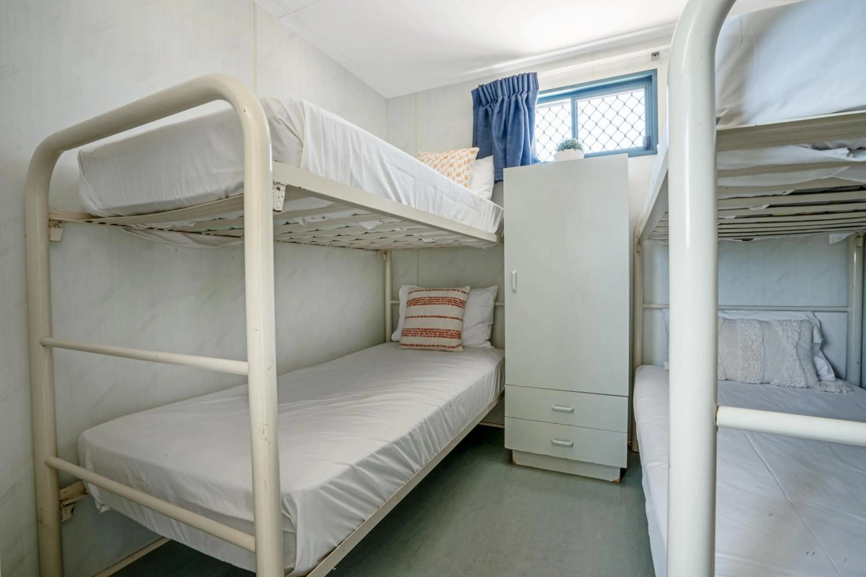 Bedroom, Bed in Tasman Holiday Parks - Denham Seaside