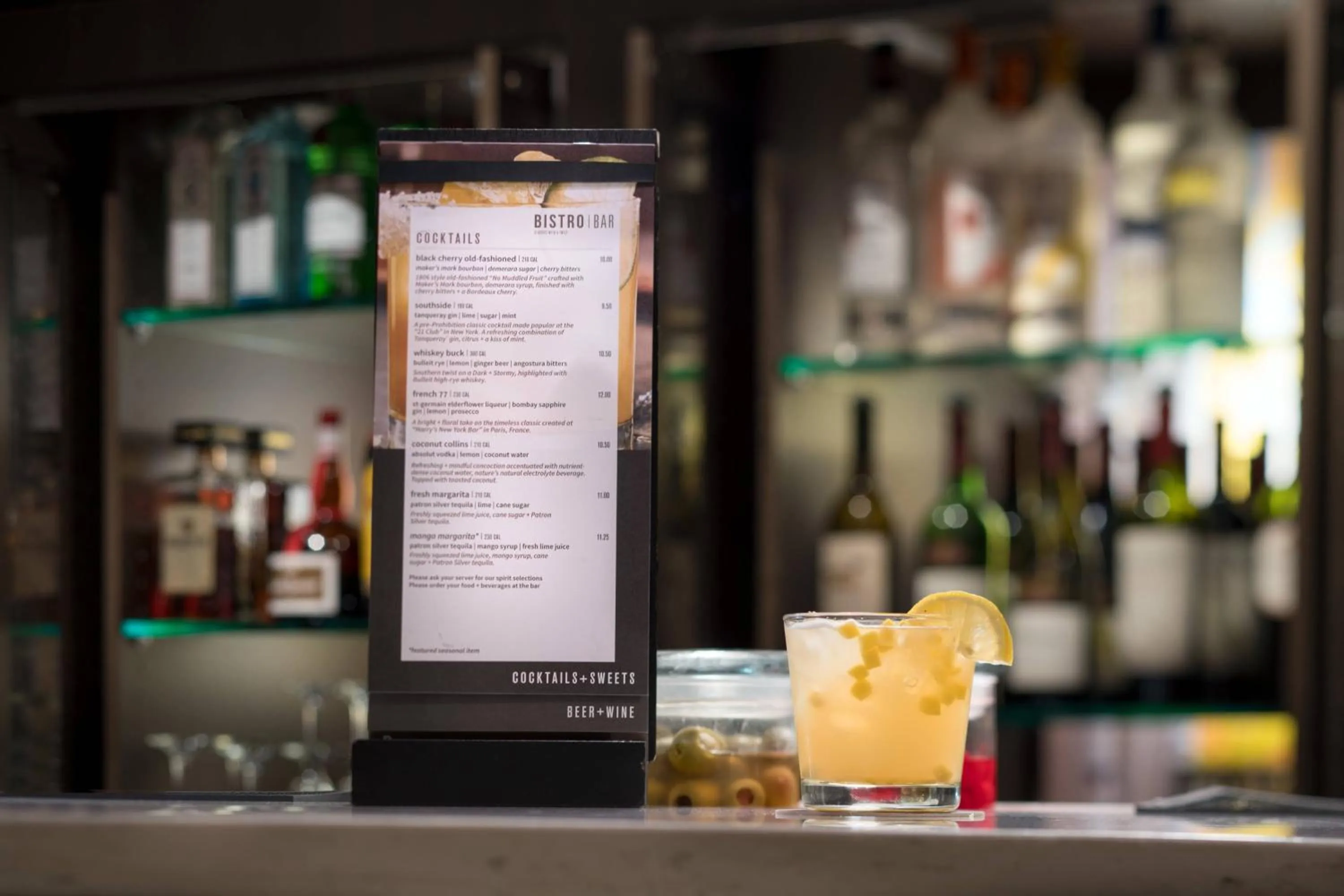 Lounge or bar in Courtyard by Marriott Glenwood Springs