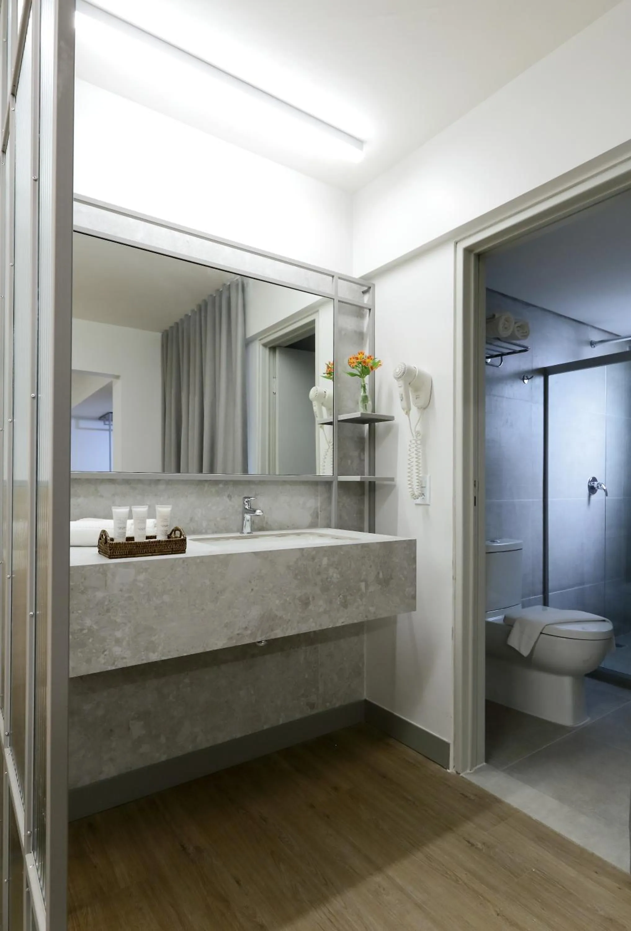 Bathroom in San Marino Suite Hotel