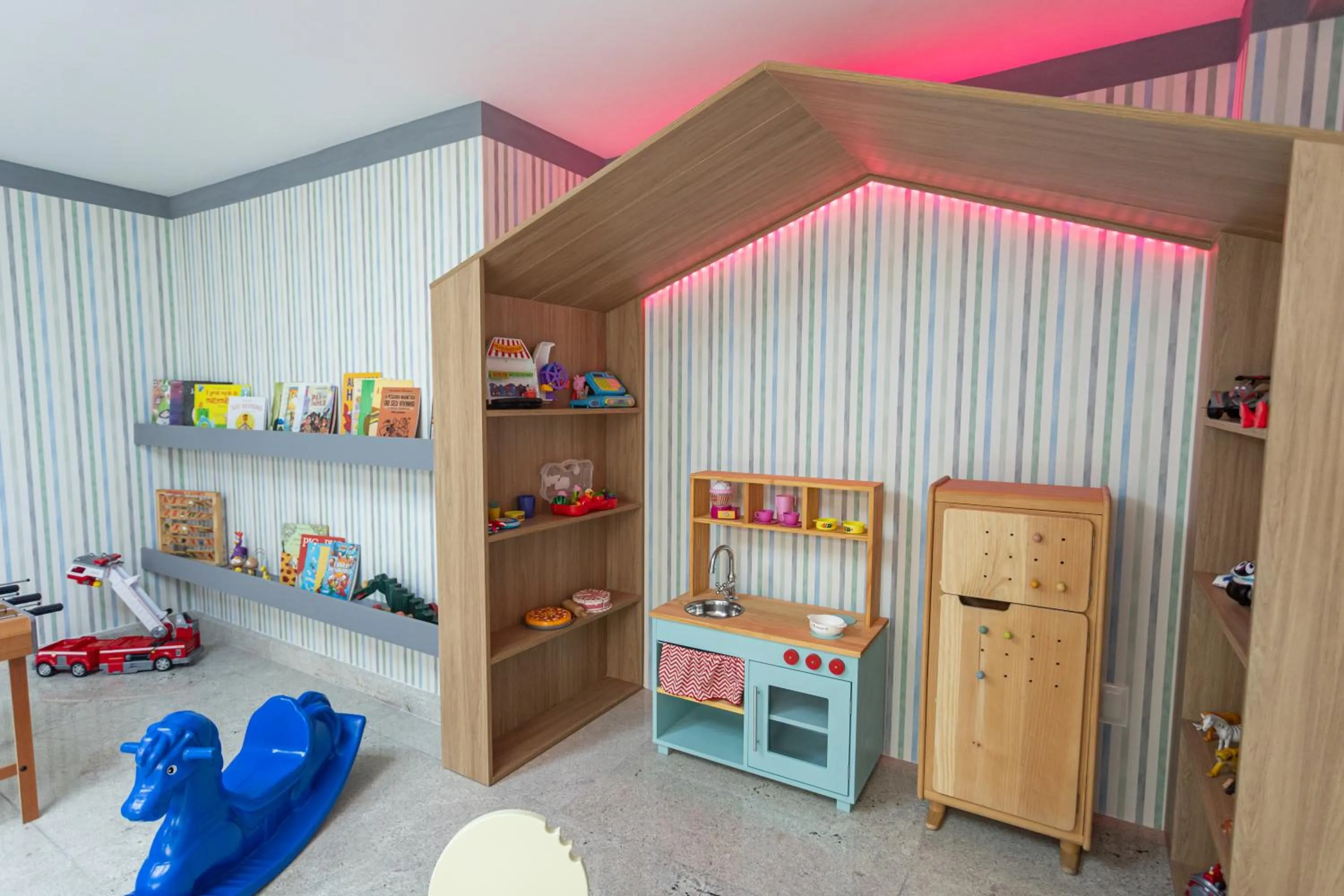 Kids's club, Bed in San Marino Suite Hotel