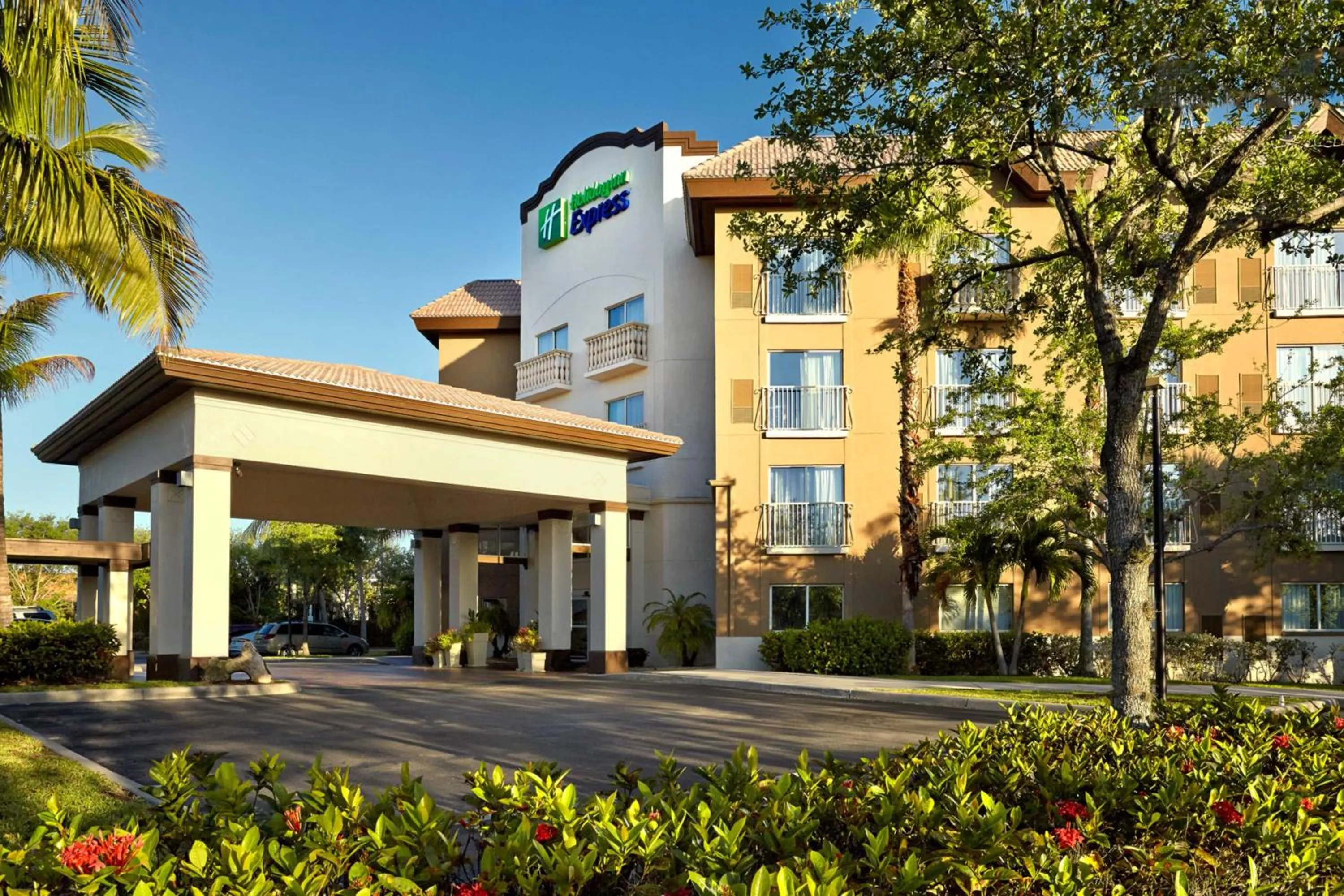Property building in Holiday Inn Express & Suites Naples Downtown - 5th Avenue by IHG