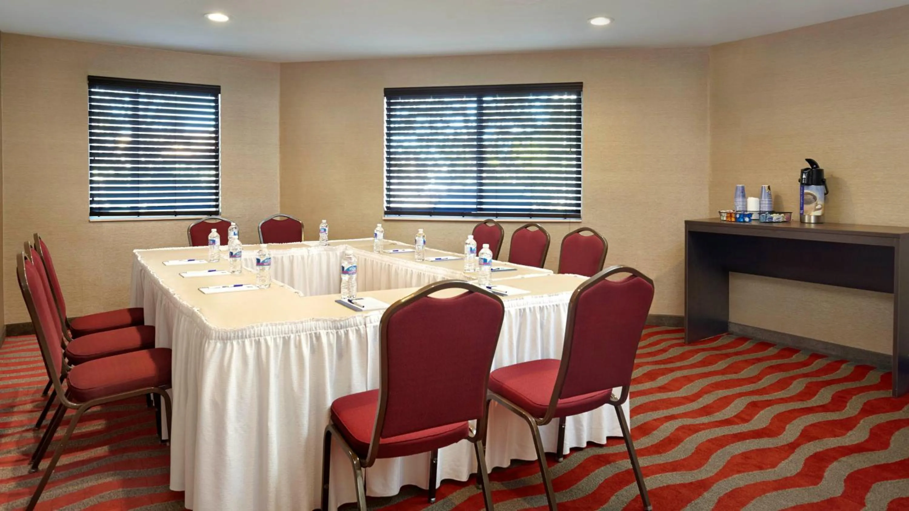 Meeting/conference room in Holiday Inn Express & Suites Naples Downtown - 5th Avenue by IHG
