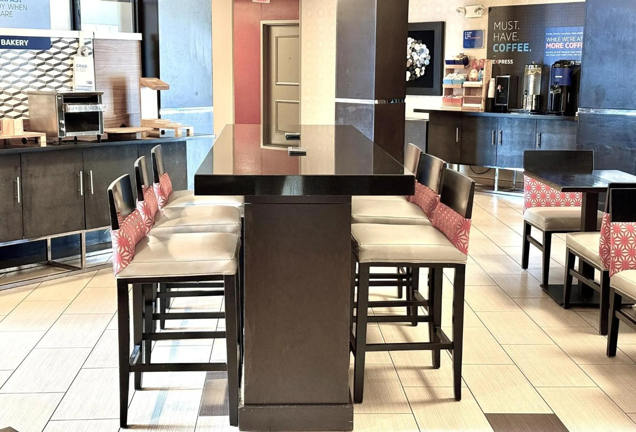 Restaurant/places to eat in Holiday Inn Express & Suites Naples Downtown - 5th Avenue by IHG