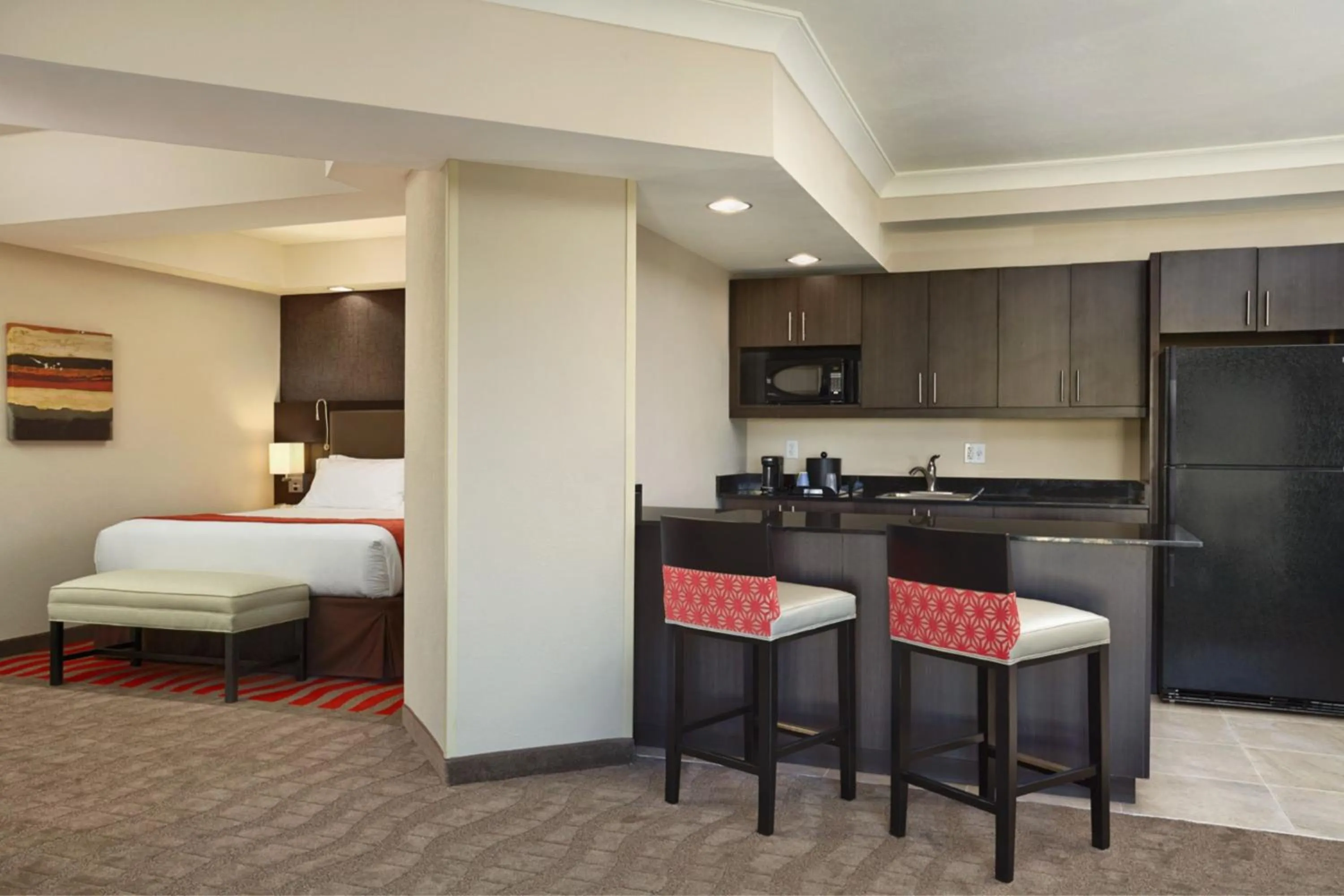 Photo of the whole room, Bed in Holiday Inn Express & Suites Naples Downtown - 5th Avenue by IHG