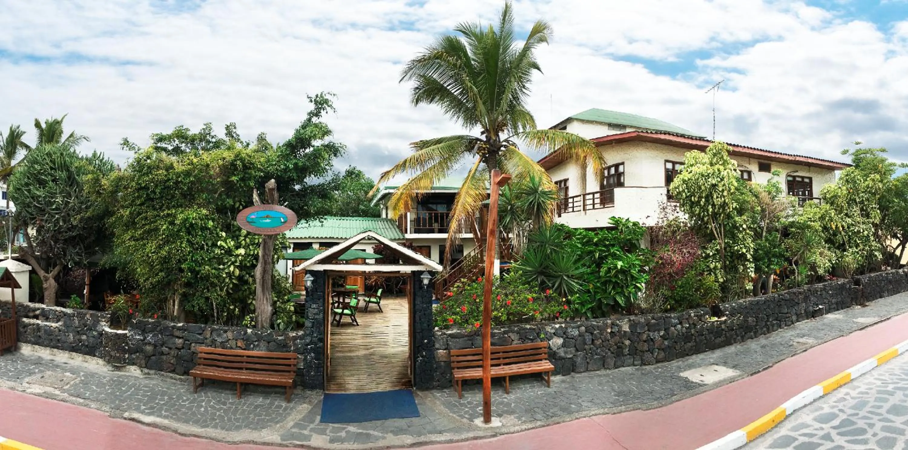 Facade/entrance in Hotel San Vicente Galapagos