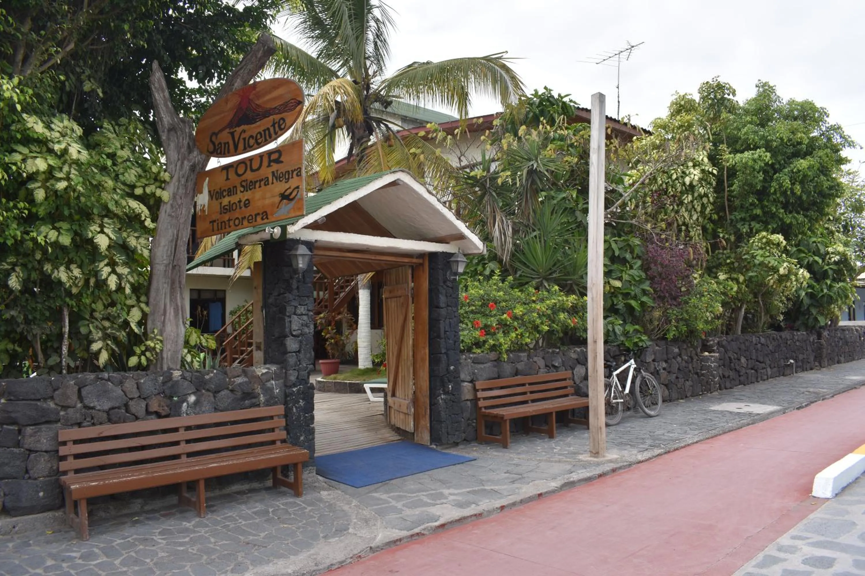 Facade/entrance in Hotel San Vicente Galapagos