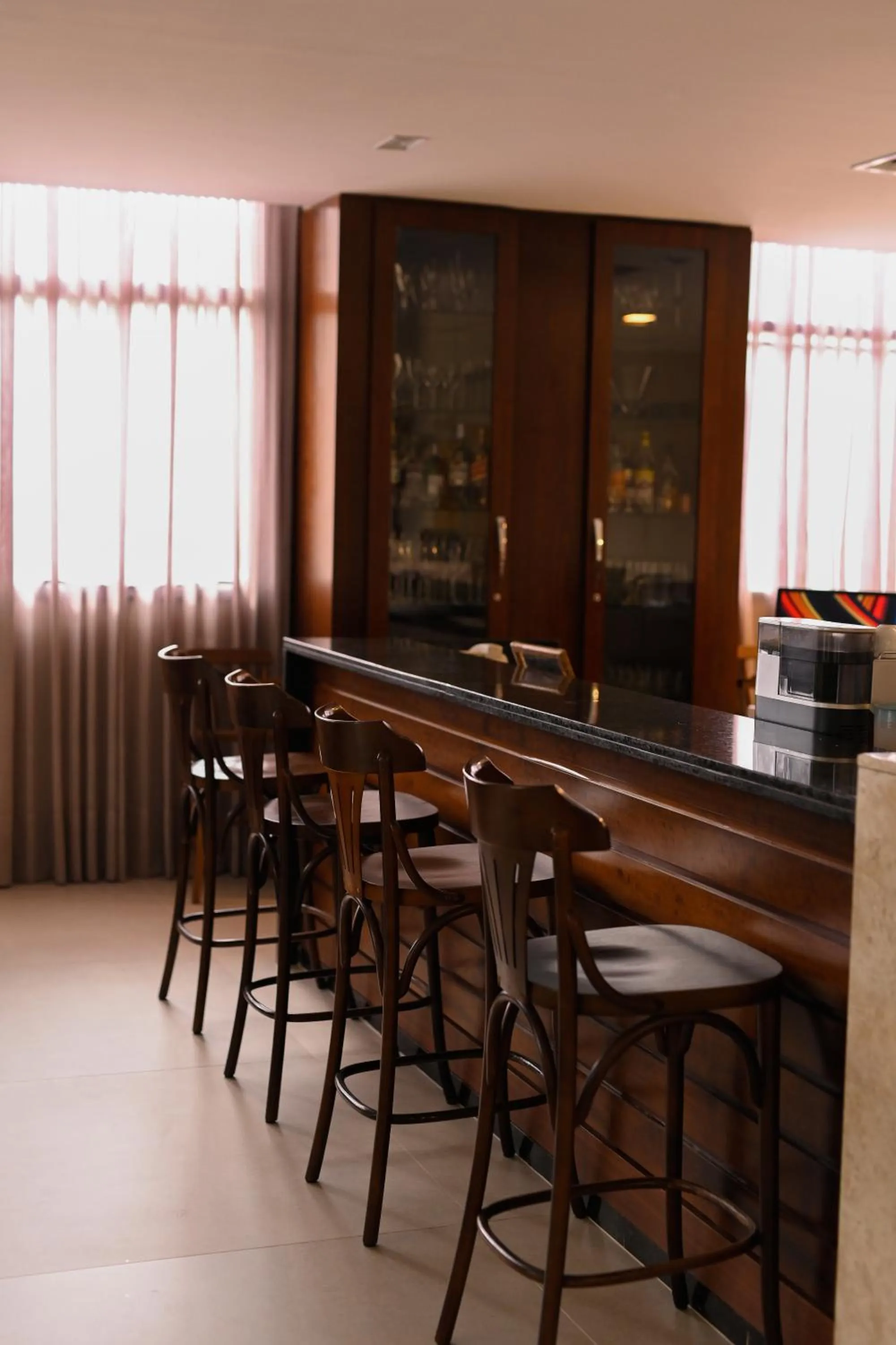 Lounge or bar in Executive Inn Hotel