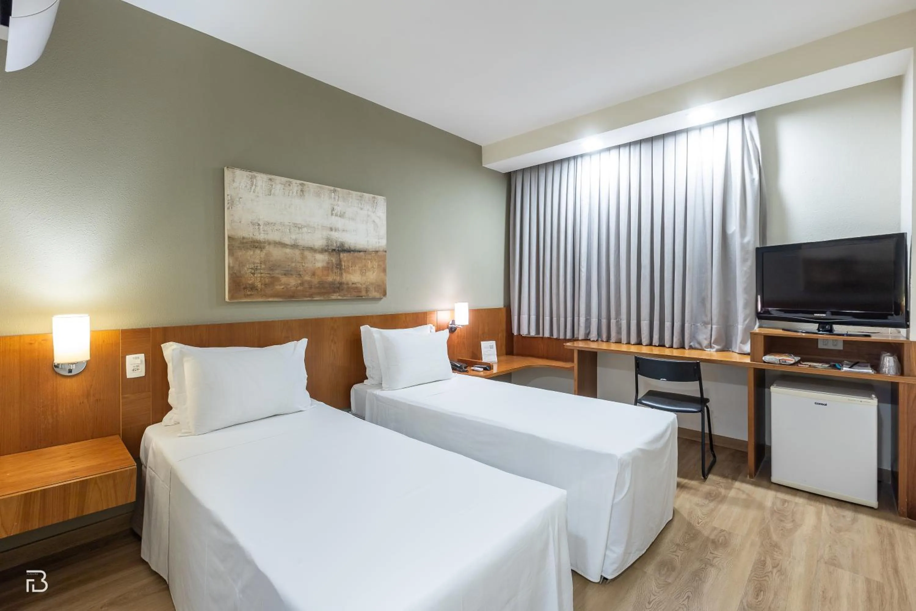 Photo of the whole room, Bed in Executive Inn Hotel