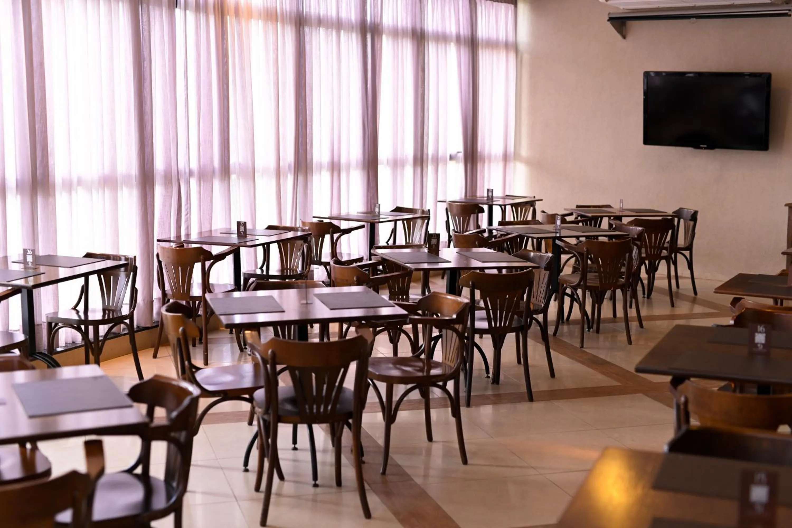 Restaurant/places to eat in Executive Inn Hotel