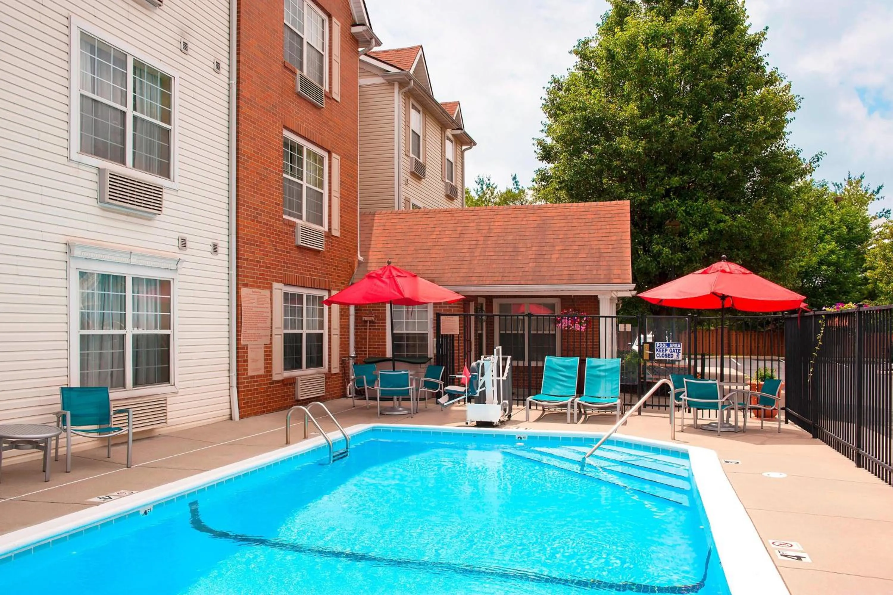Swimming pool in TownePlace Suites by Marriott Indianapolis - Keystone