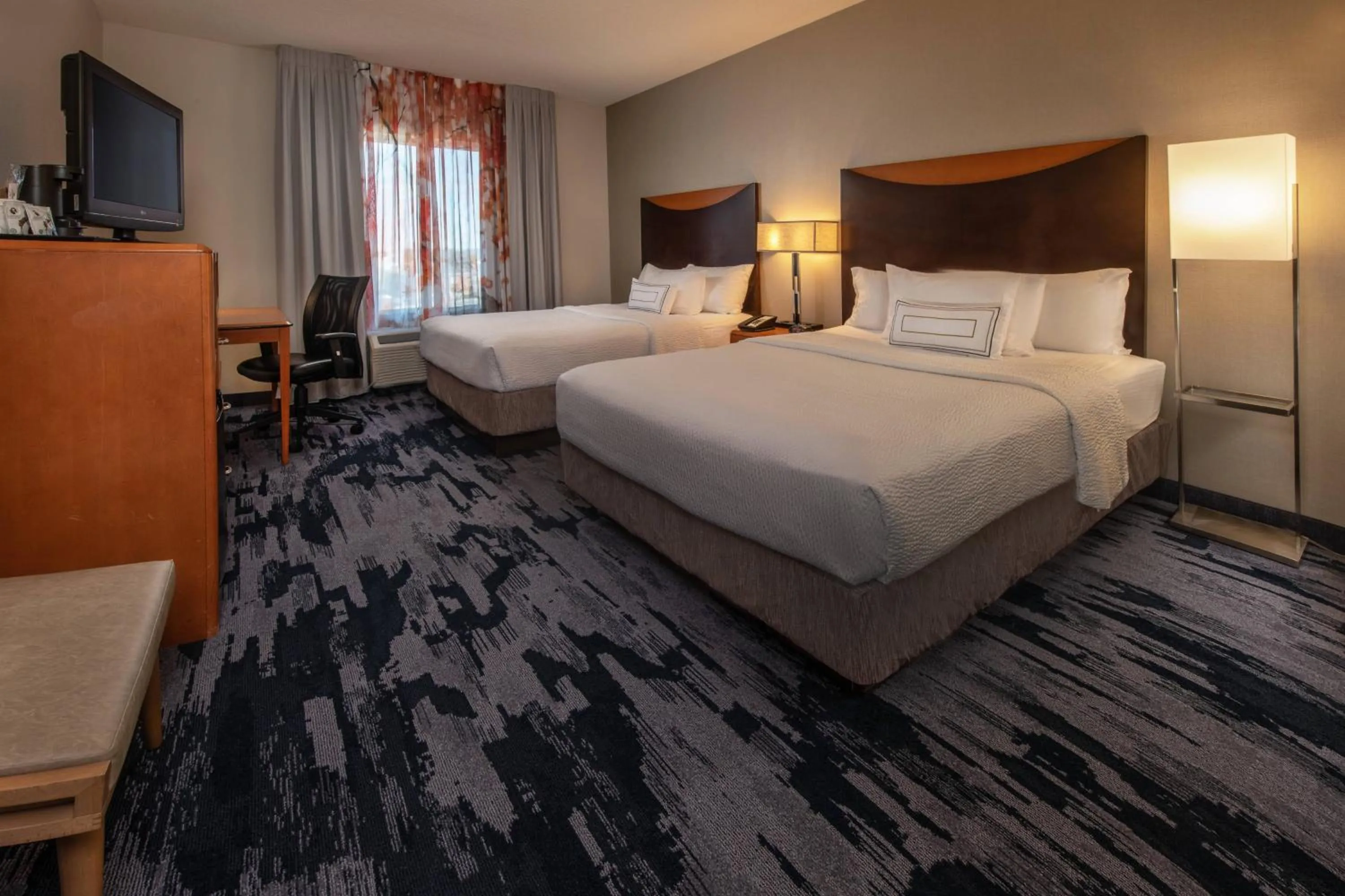 Photo of the whole room, Bed in Fairfield Inn and Suites by Marriott Harrisonburg