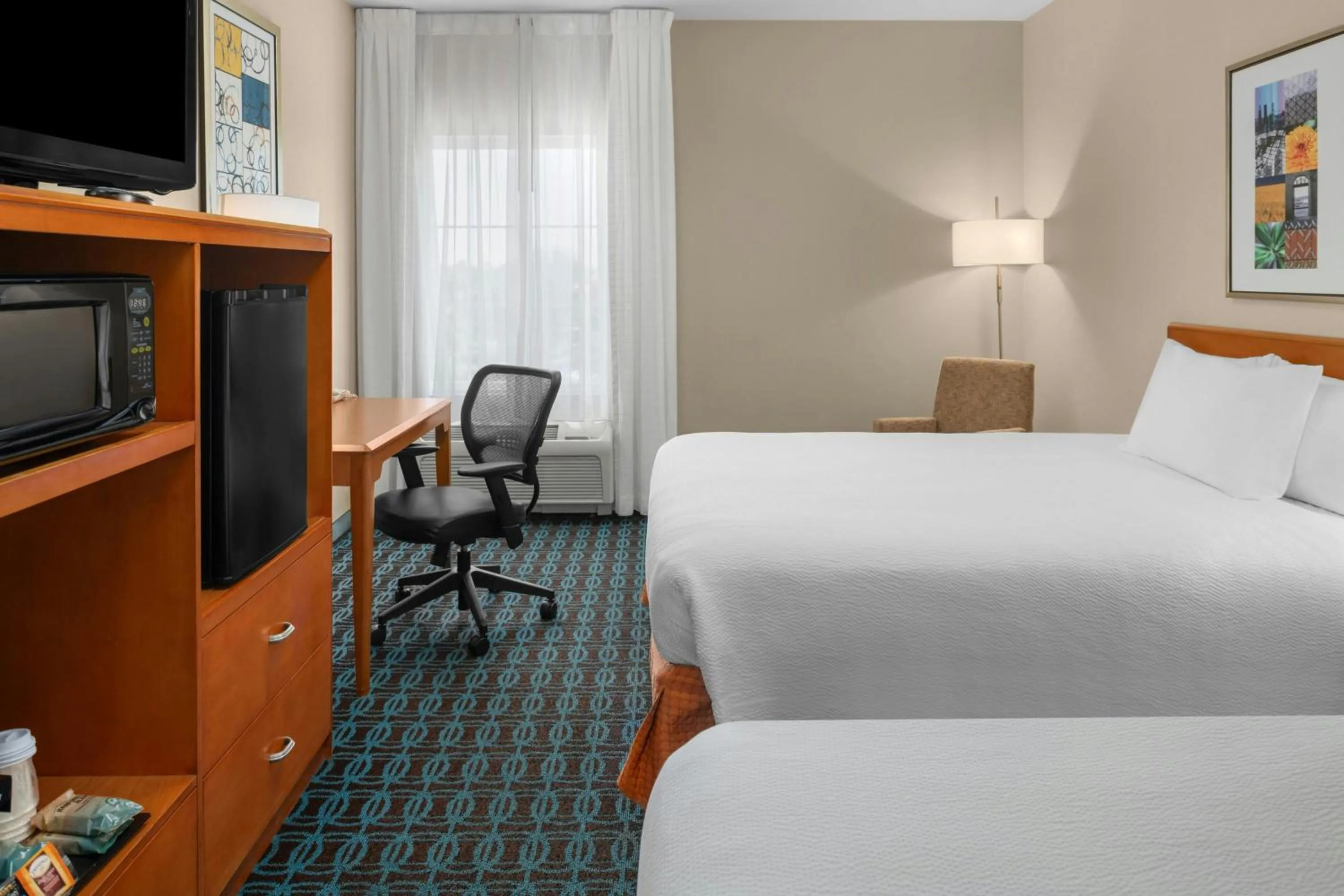 Photo of the whole room, Bed in Fairfield Inn and Suites by Marriott Elk Grove