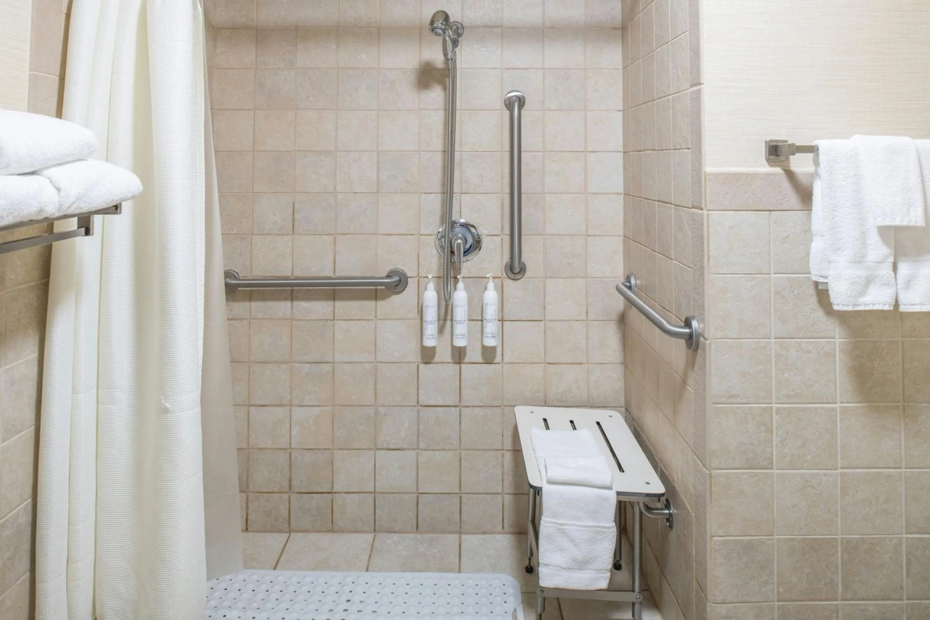 Bathroom in Fairfield Inn and Suites by Marriott Elk Grove