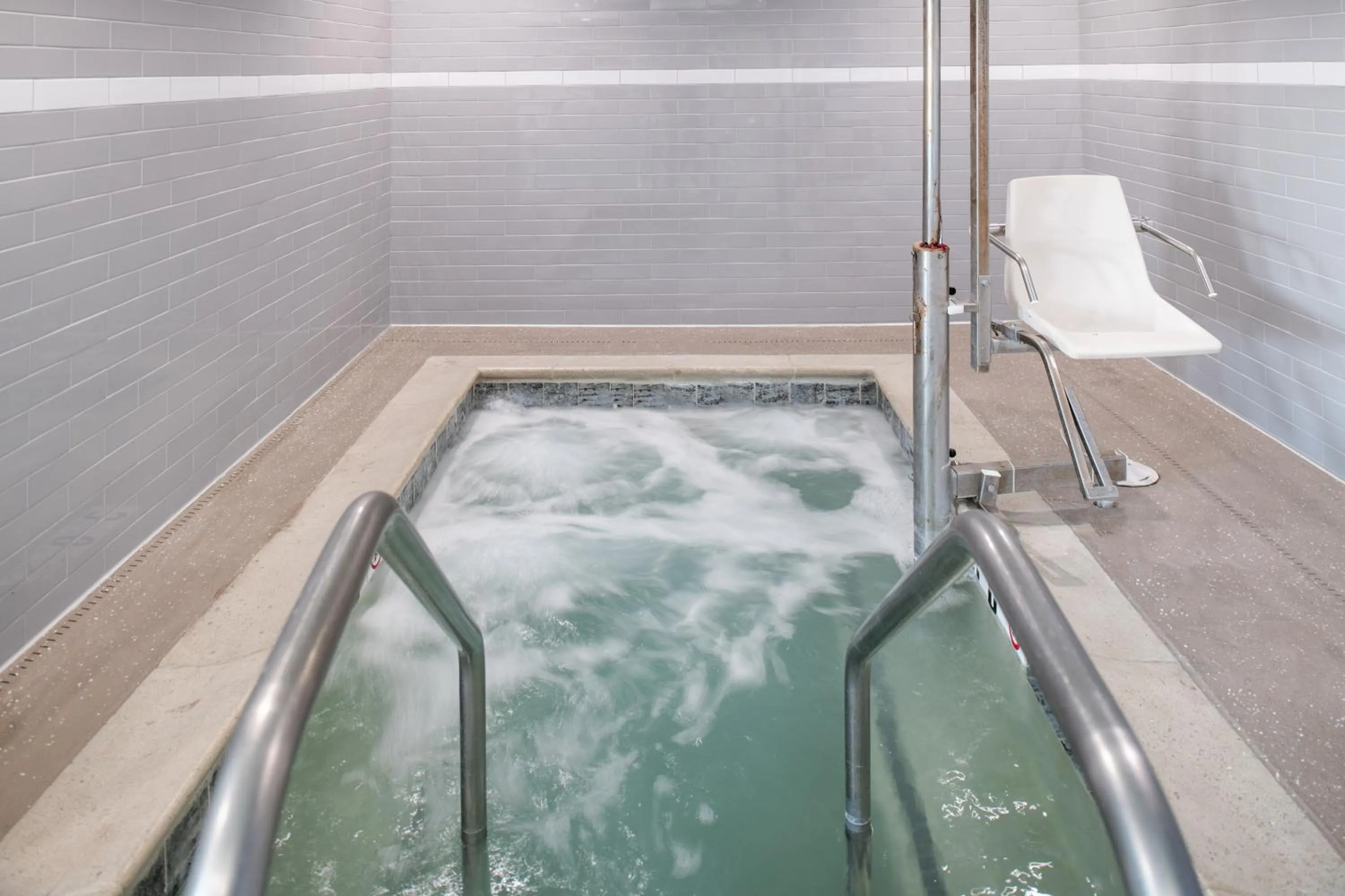 Hot Tub in Fairfield Inn and Suites by Marriott Elk Grove