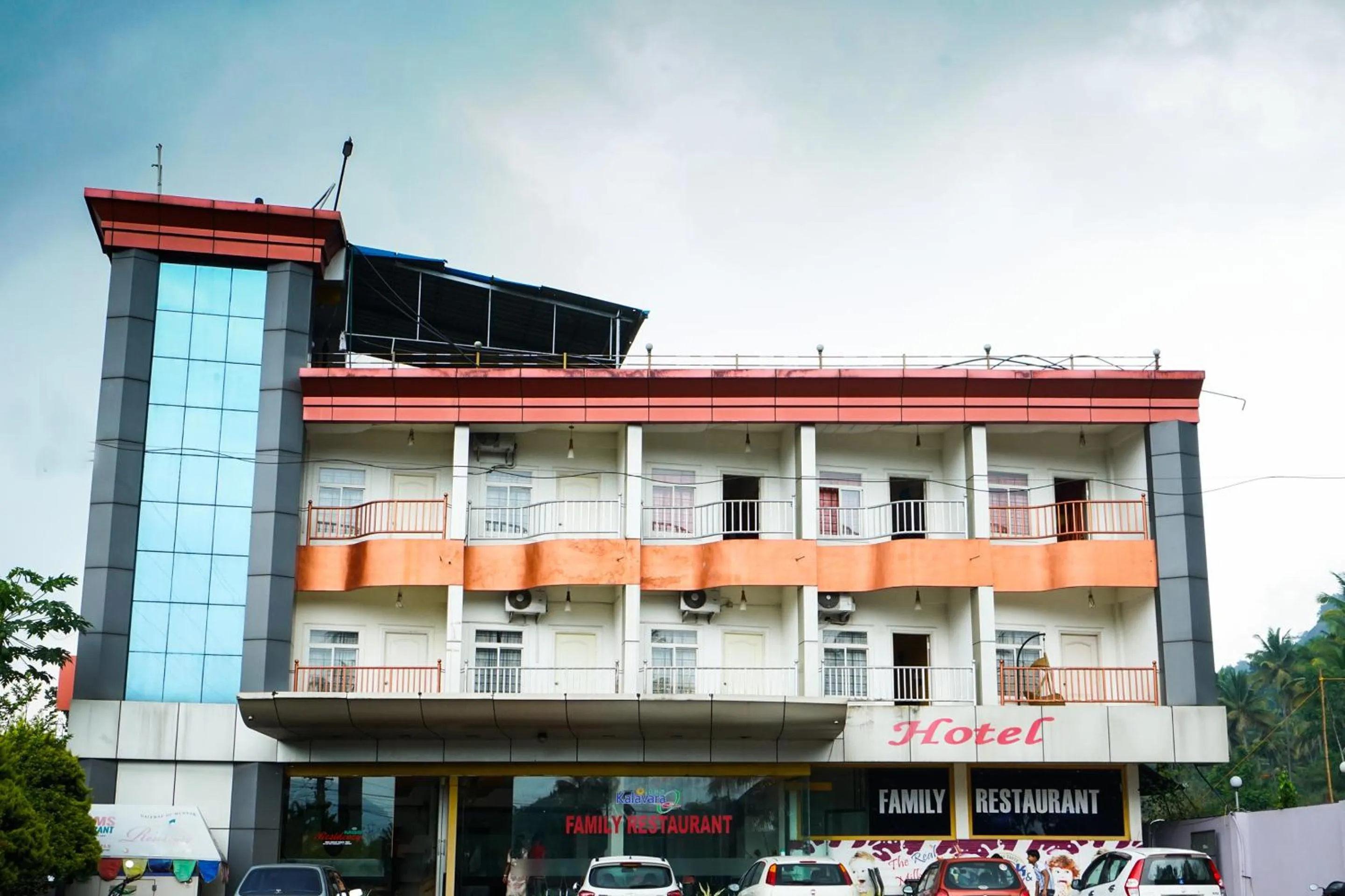 Facade/entrance in MGS Residency