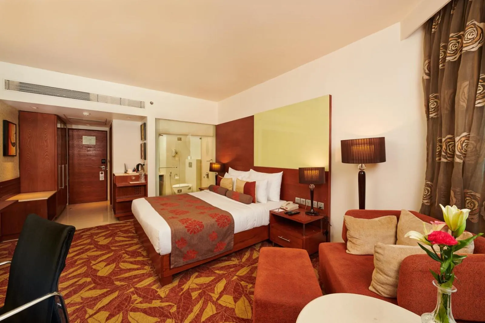 Bed in The Pride Hotel, Nagpur