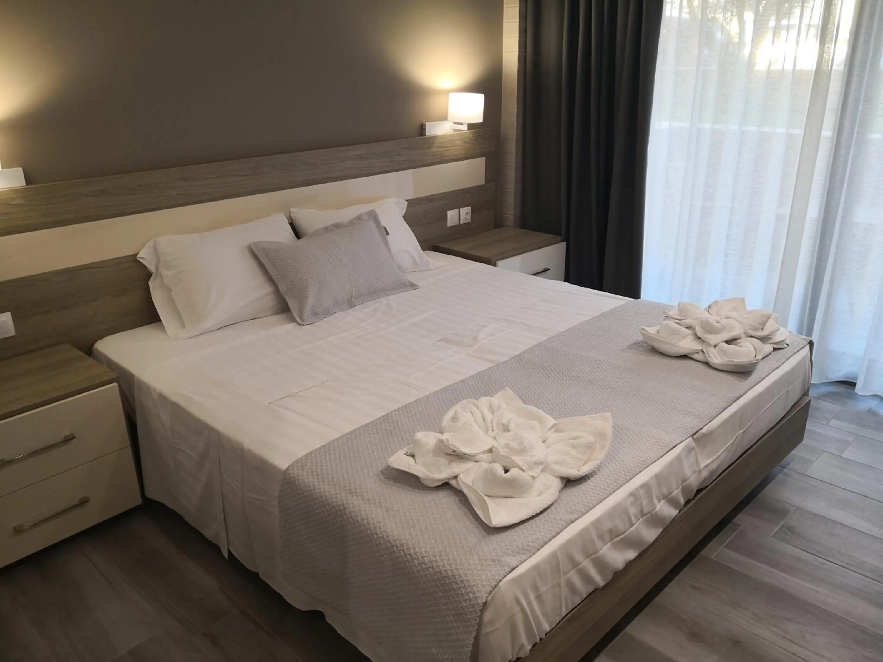 Bedroom, Bed in Riviera Olympus Gods