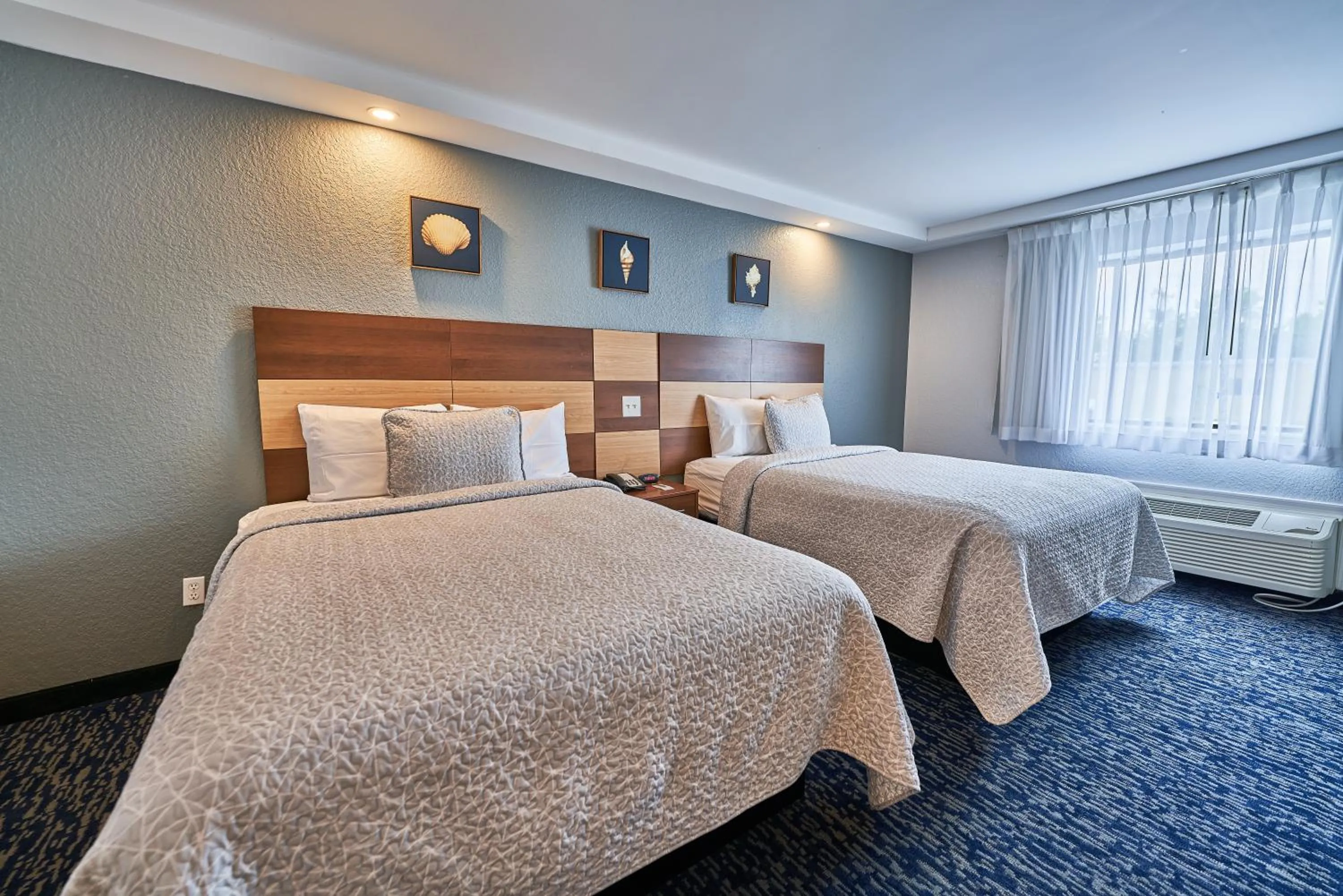 Bedroom, Bed in Hyannis Plaza Hotel