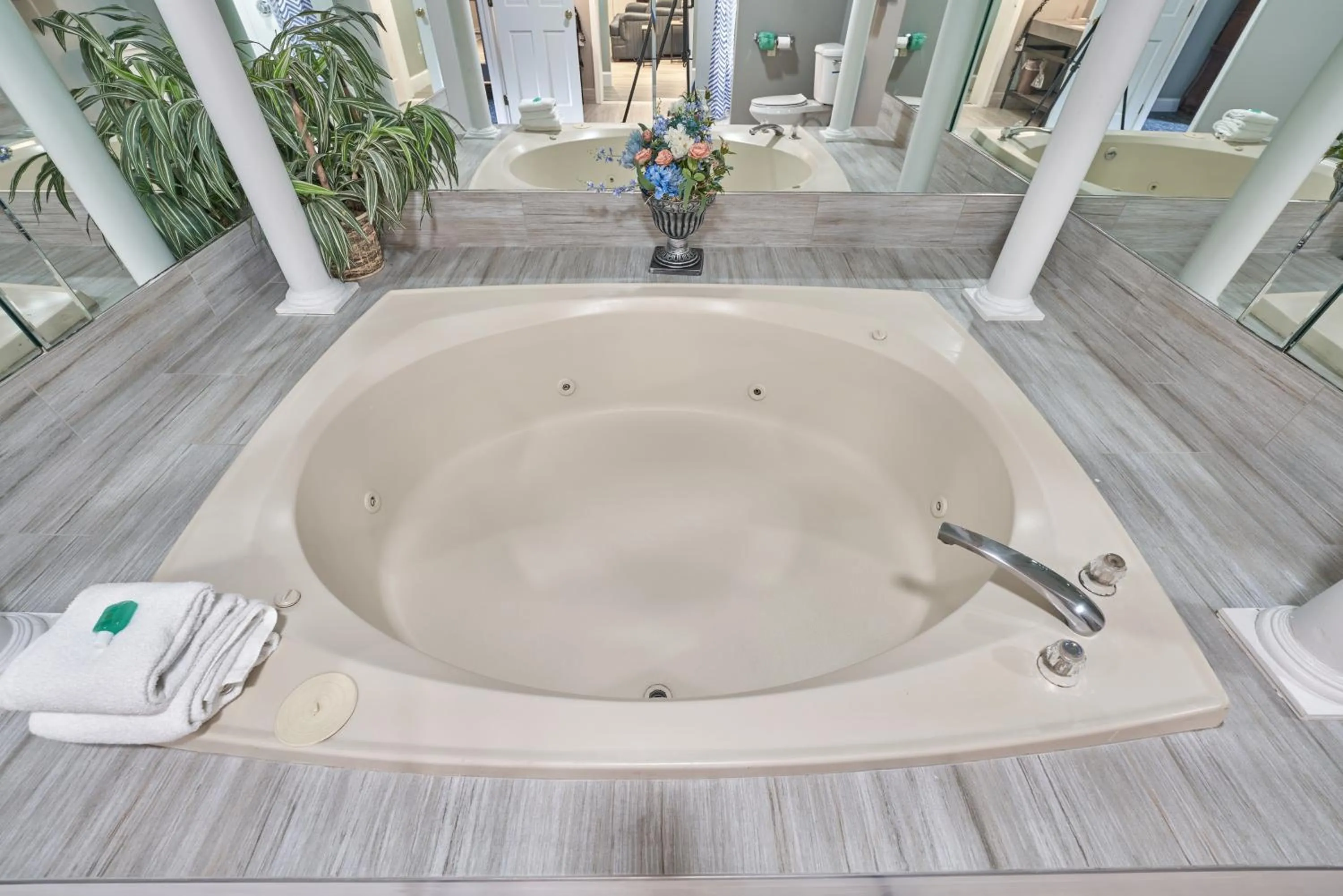 Hot Tub in Hyannis Plaza Hotel