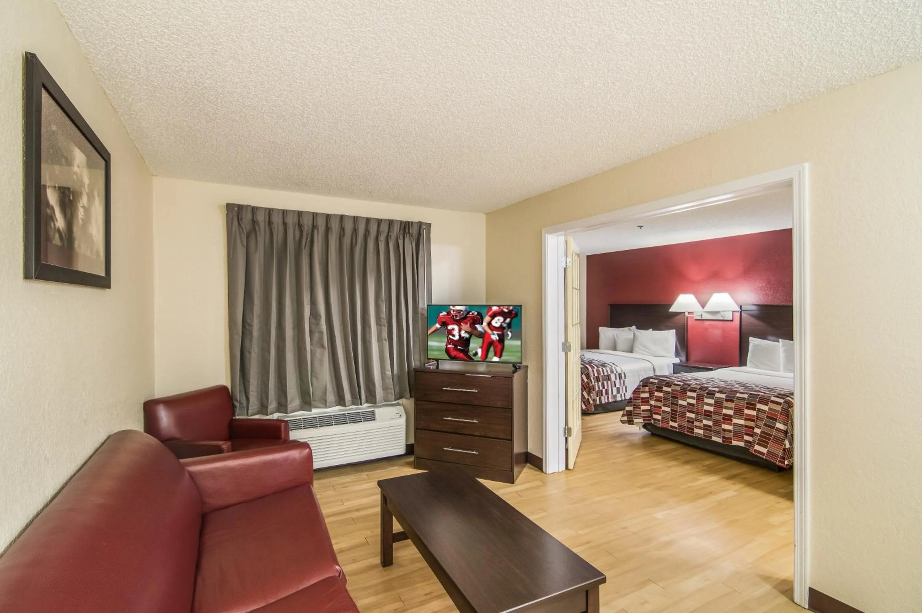 Bedroom, Bed in Red Roof Inn & Suites Pensacola East - Milton