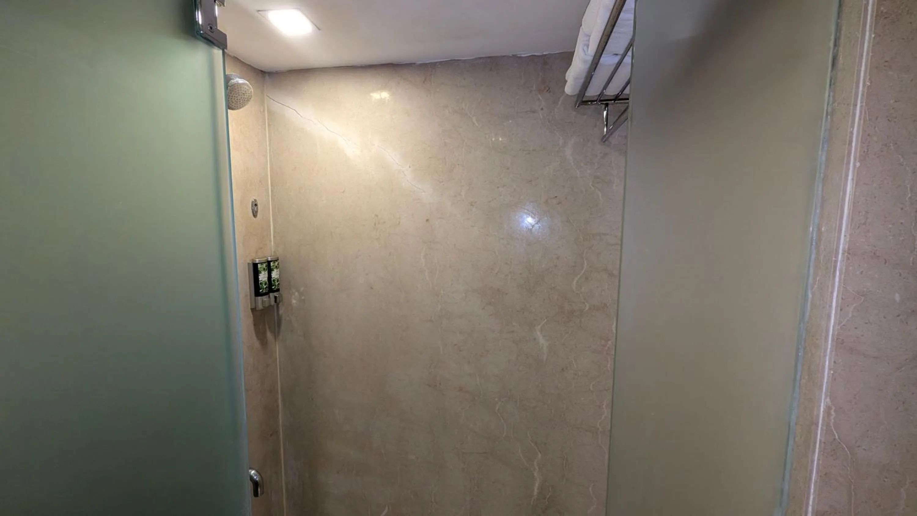 Bath in Pride Hotel, Chennai