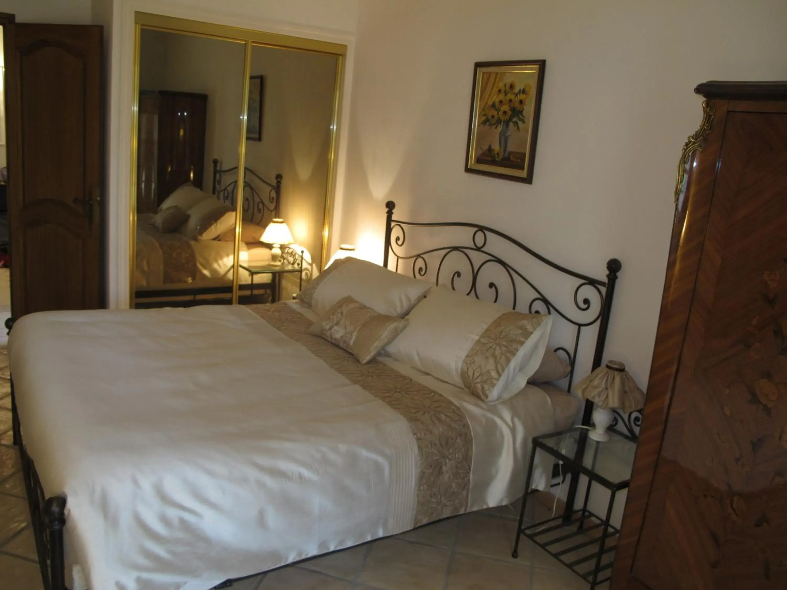 Double Room with Garden View in L'Oustau de Bigatié Double Room with Garden View in L'Oustau de Bigatié