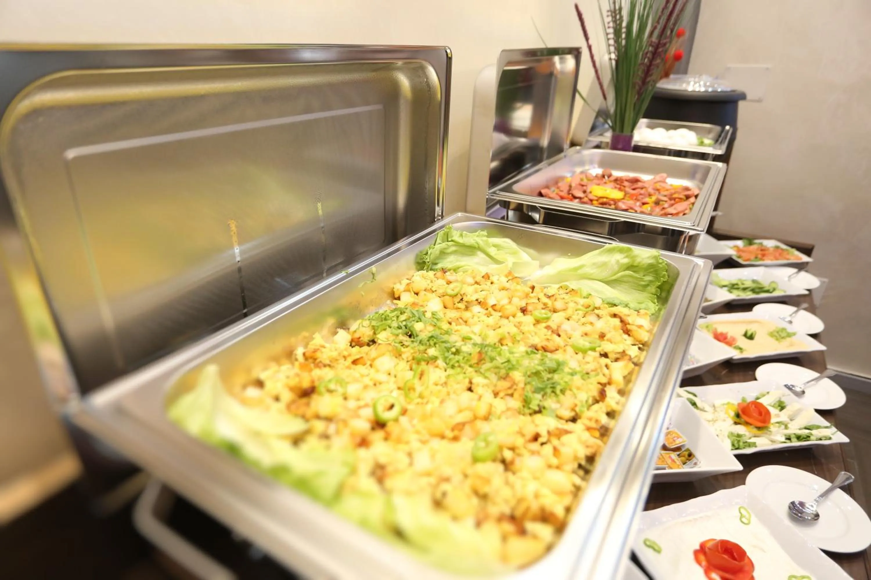 Restaurant/places to eat in 7Boys Hotel