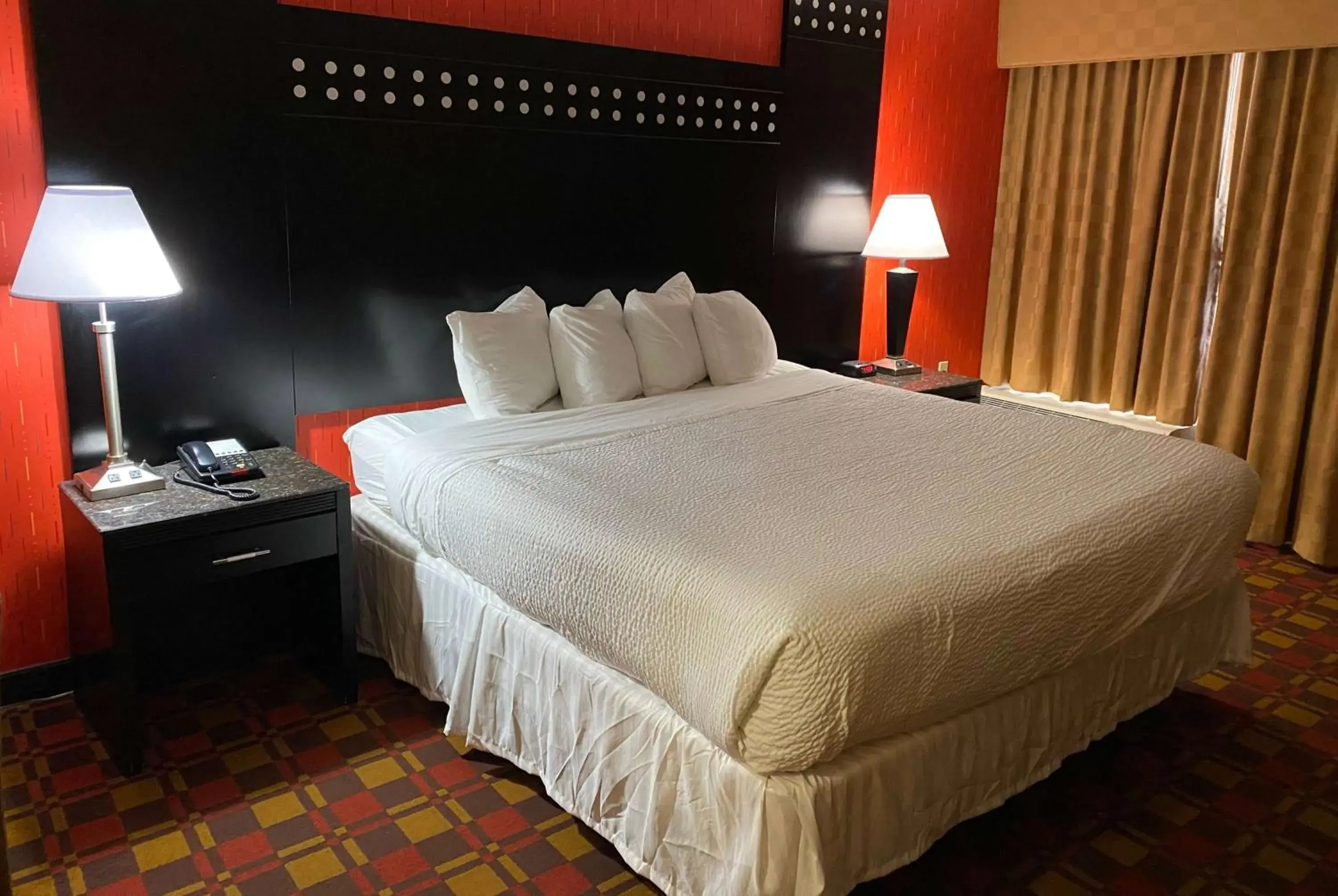 King Room - Non-Smoking in Ramada by Wyndham Rochelle Park Near Paramus King Room - Non-Smoking in Ramada by Wyndham Rochelle Park Near Paramus