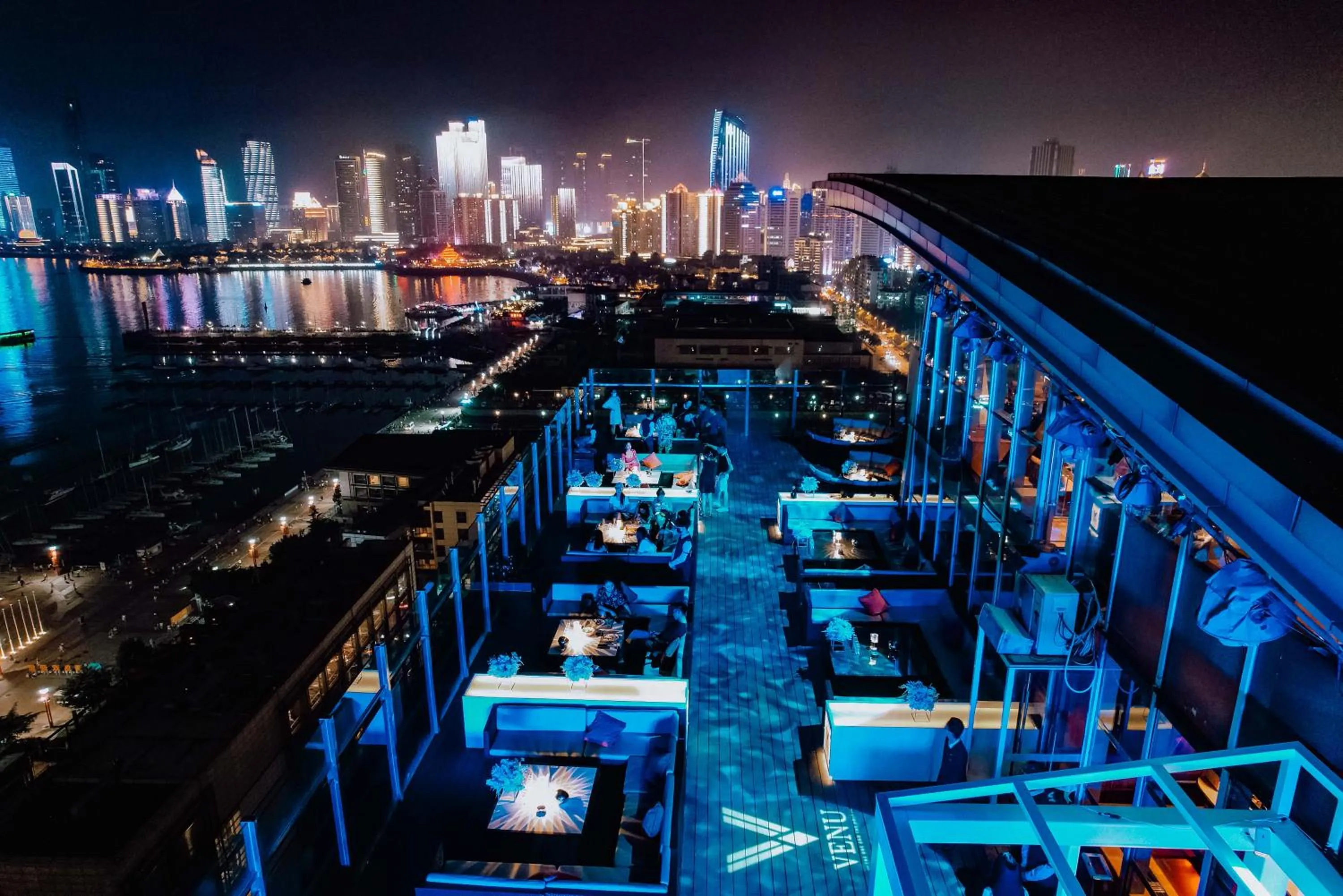 Lounge or bar in InterContinental Qingdao by IHG