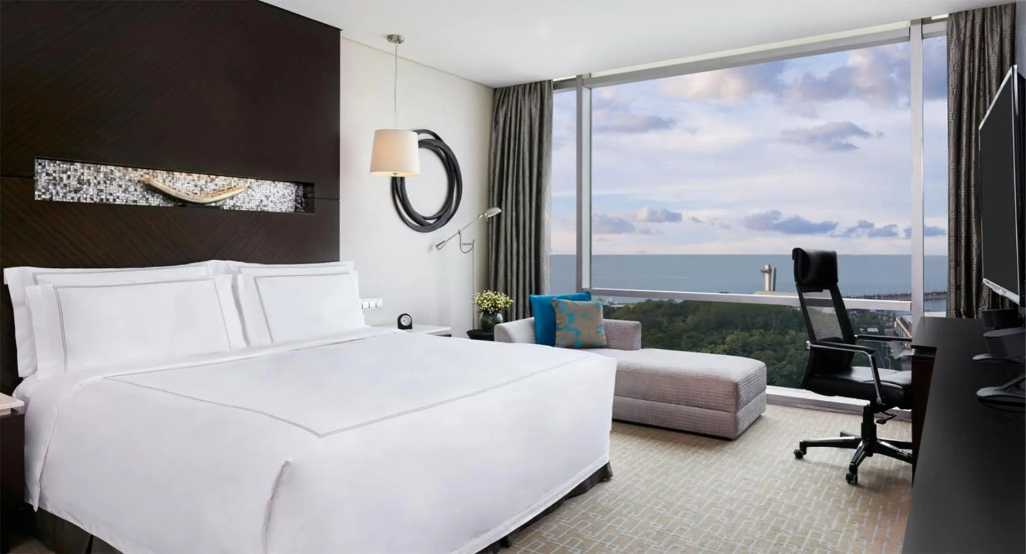 Photo of the whole room, Bed in InterContinental Qingdao by IHG