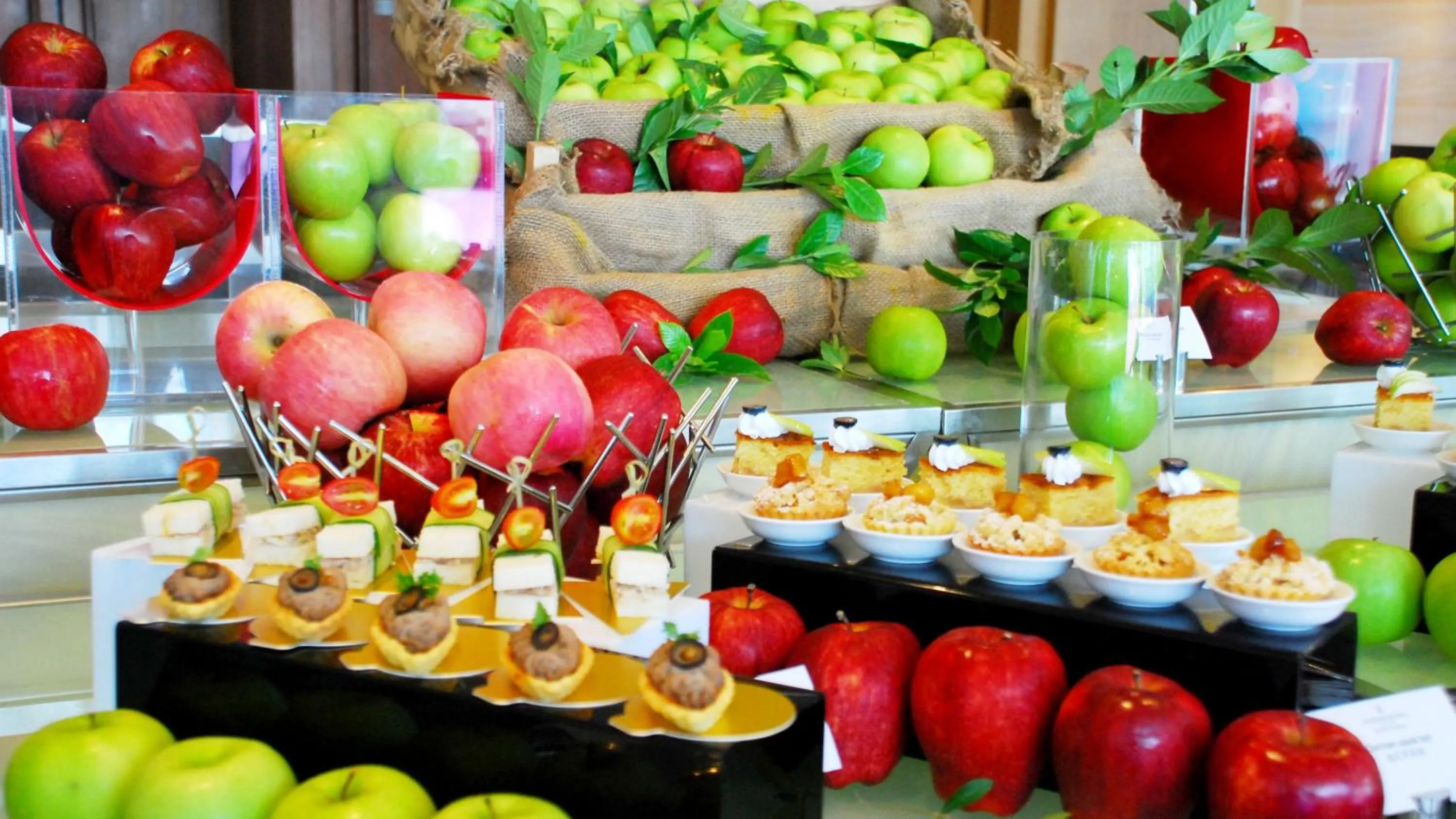 Meeting/conference room in InterContinental Qingdao by IHG