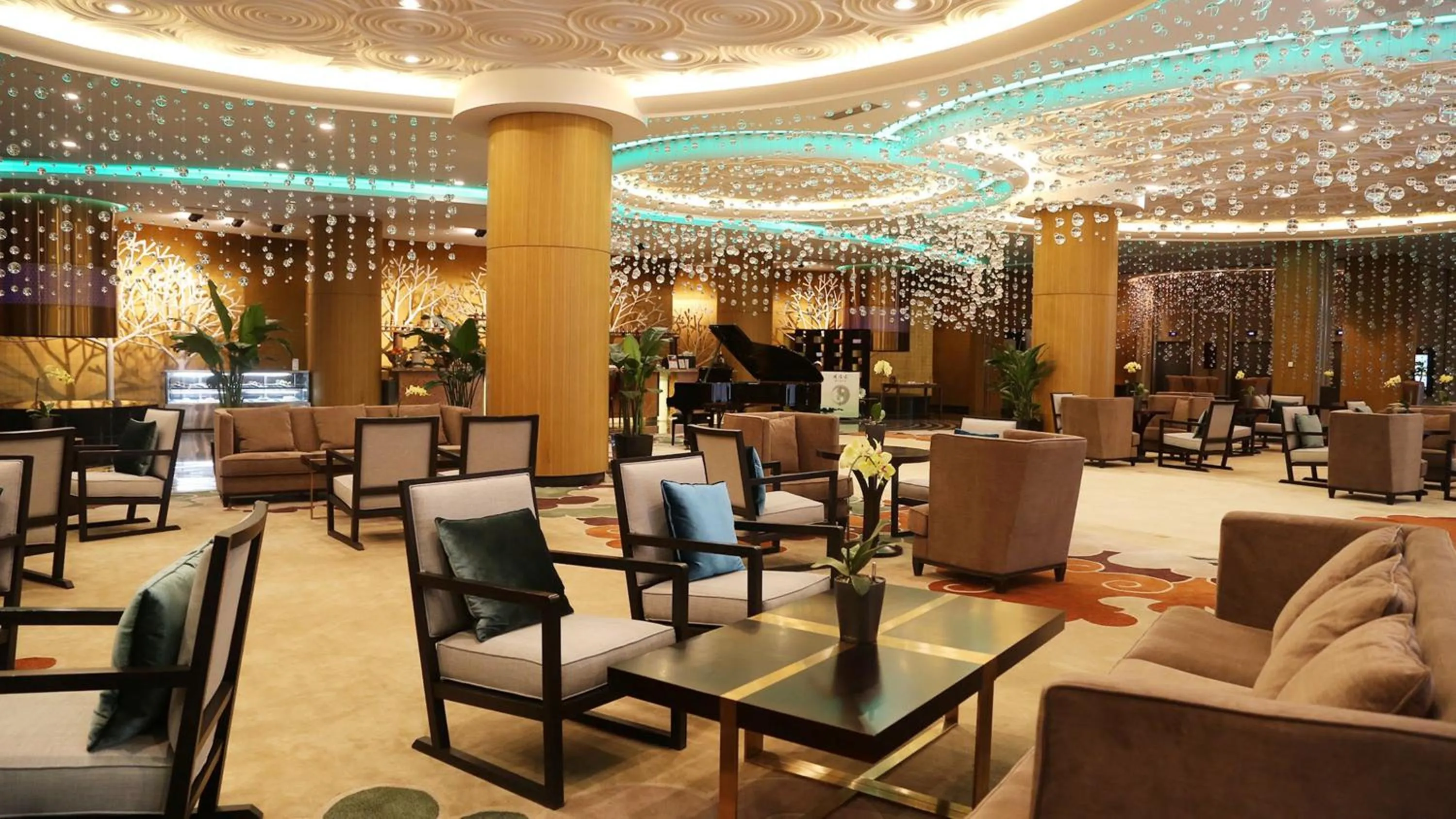 Lounge or bar in InterContinental Qingdao by IHG
