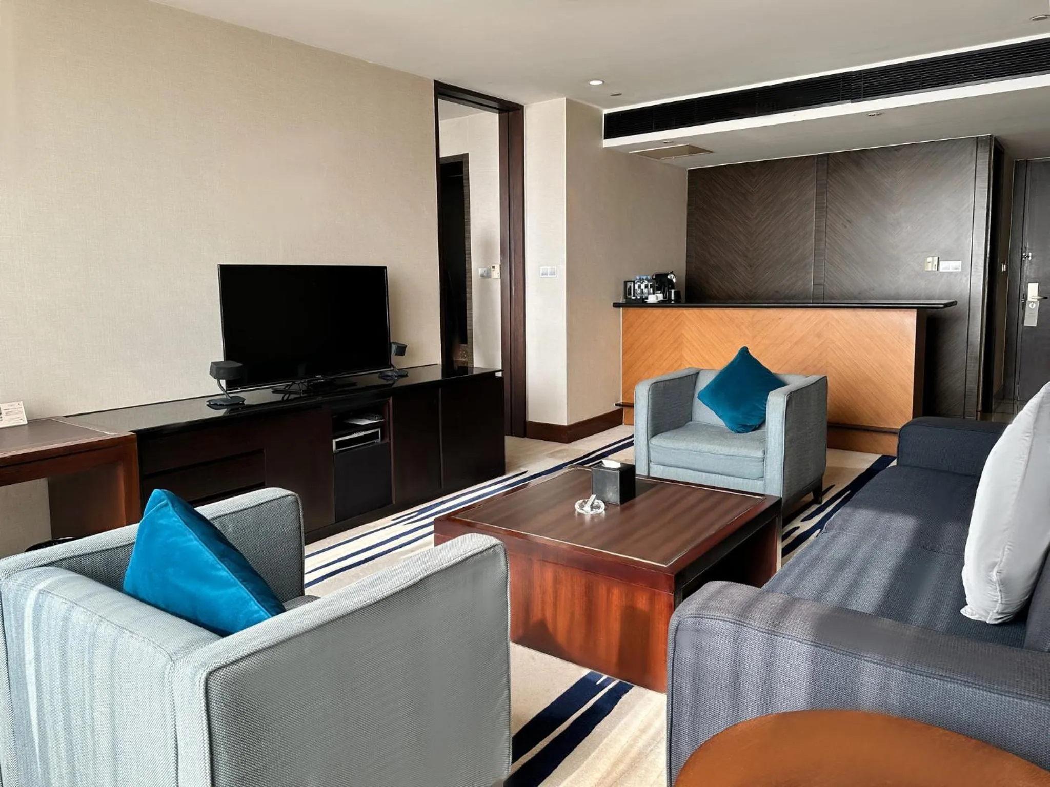 Photo of the whole room in InterContinental Qingdao by IHG