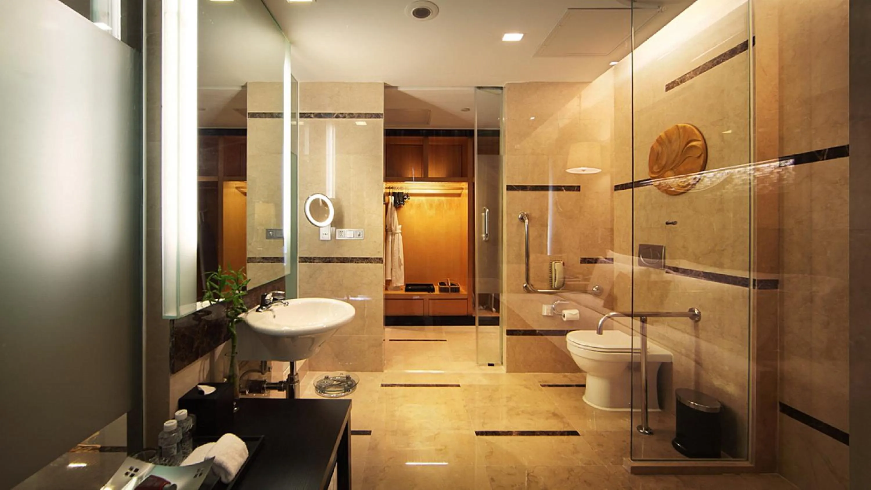 Photo of the whole room in InterContinental Qingdao by IHG