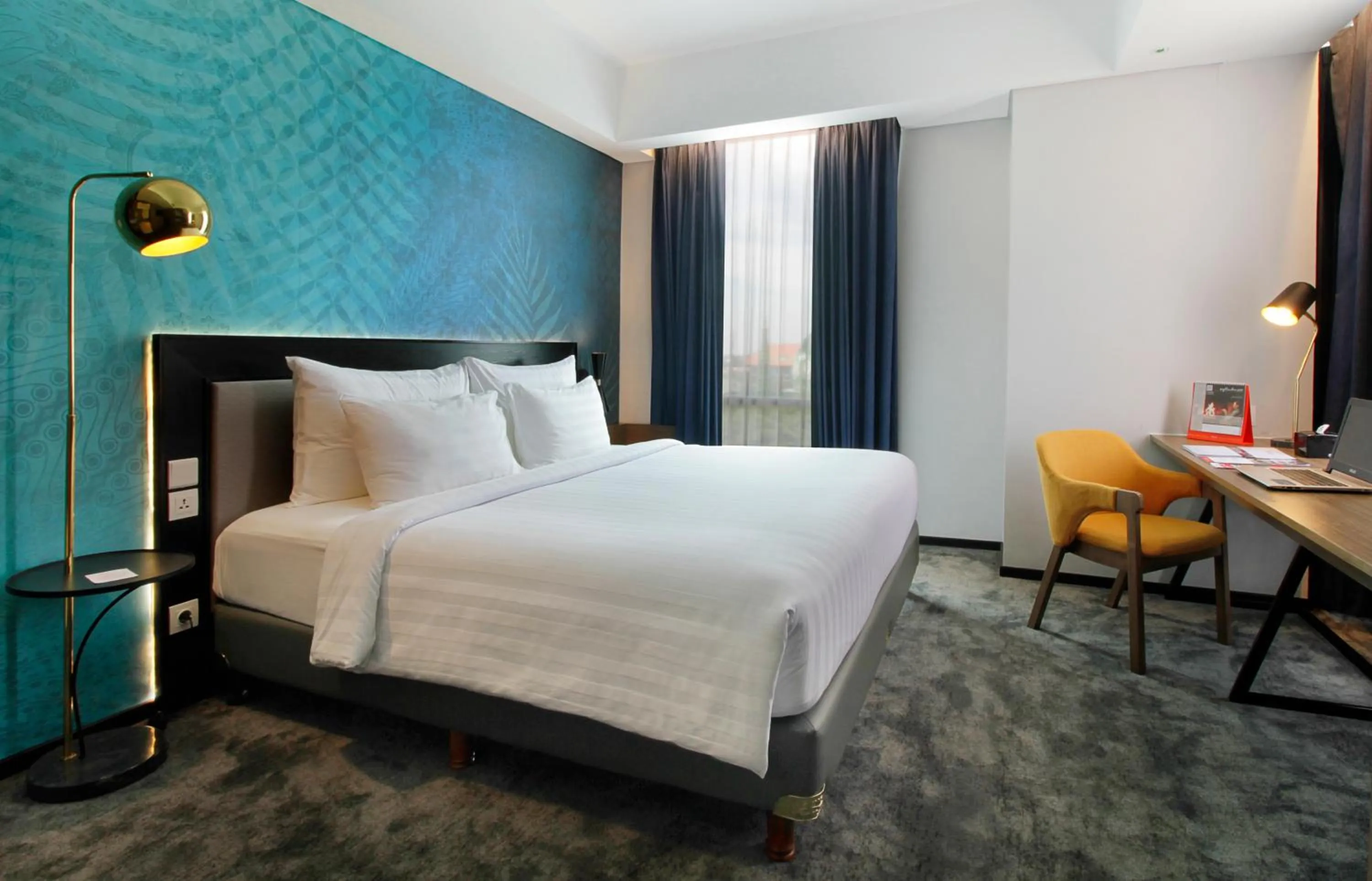 Bathroom, Bed in Swiss-Belinn Airport Surabaya