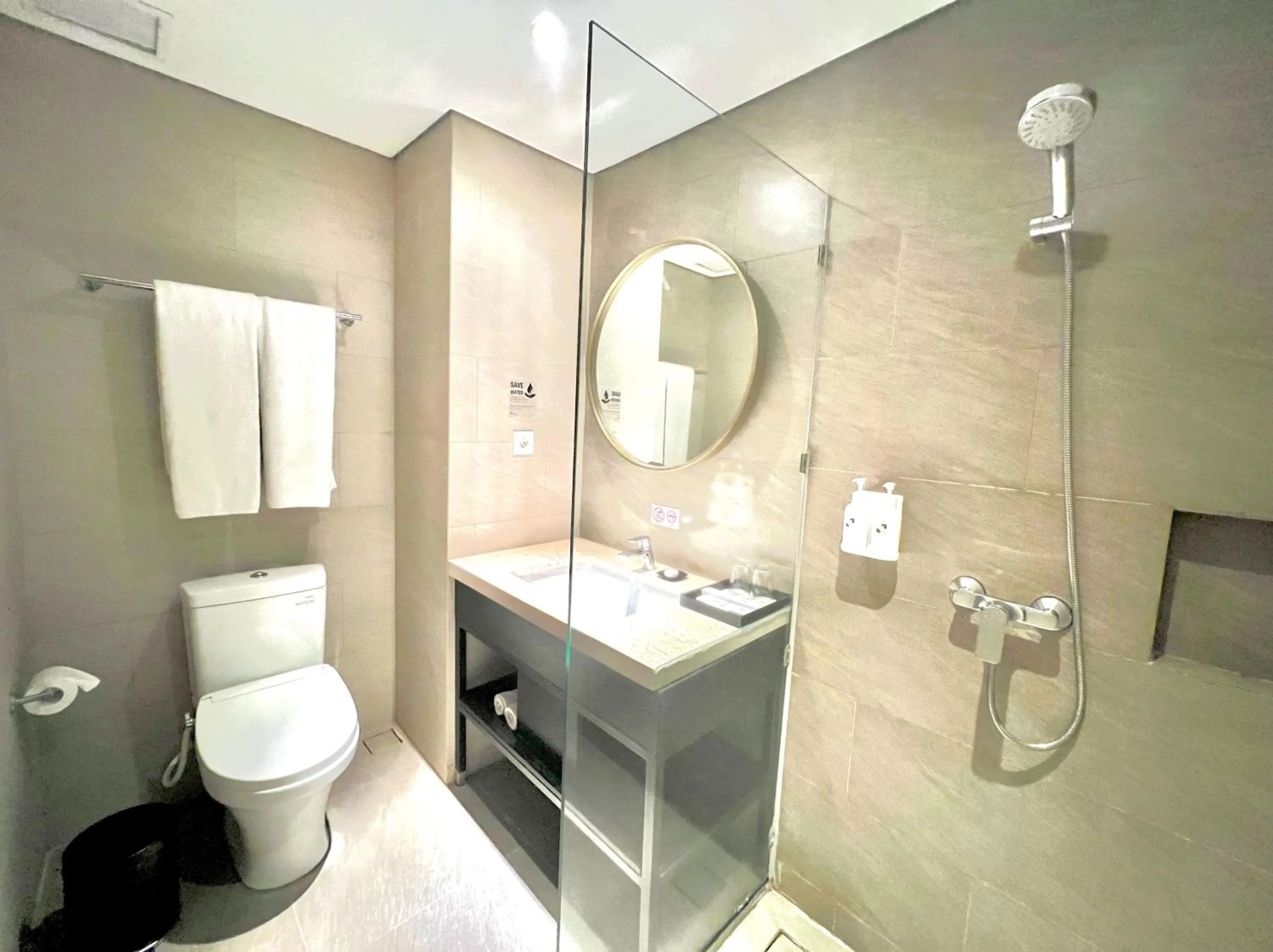 Bathroom in Swiss-Belinn Airport Surabaya