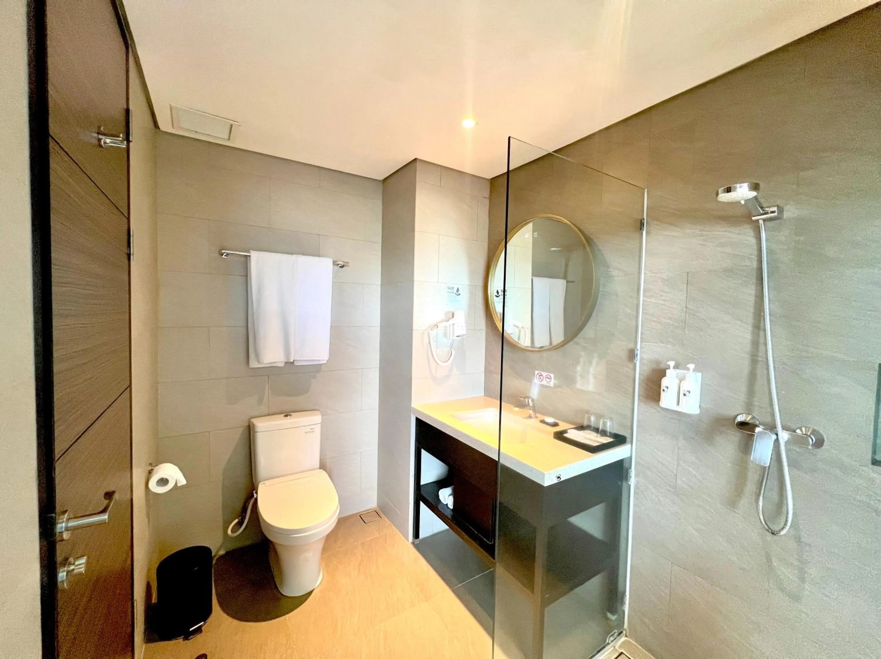 Bathroom in Swiss-Belinn Airport Surabaya
