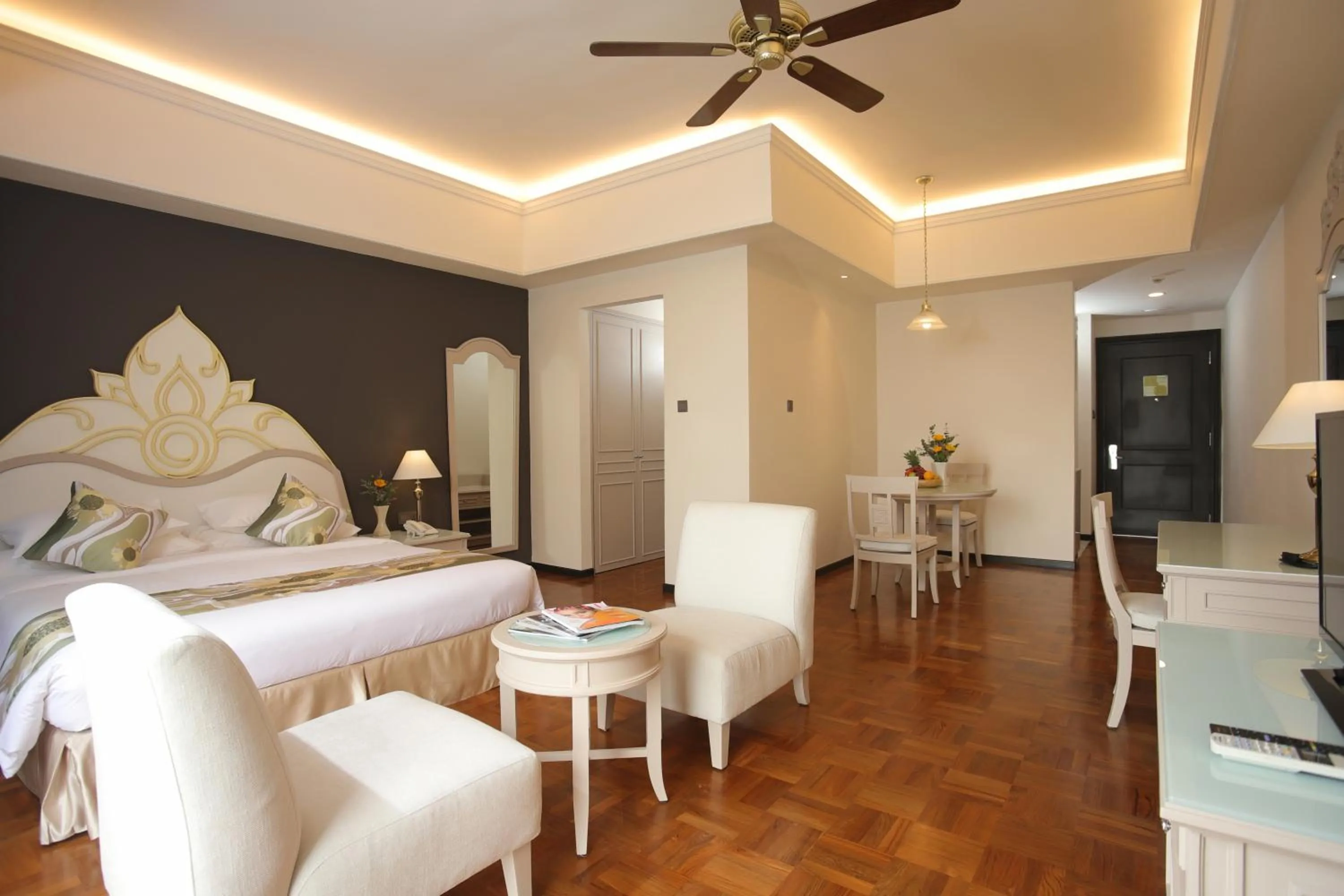 Bedroom, Bed in Himawari Hotel Apartments