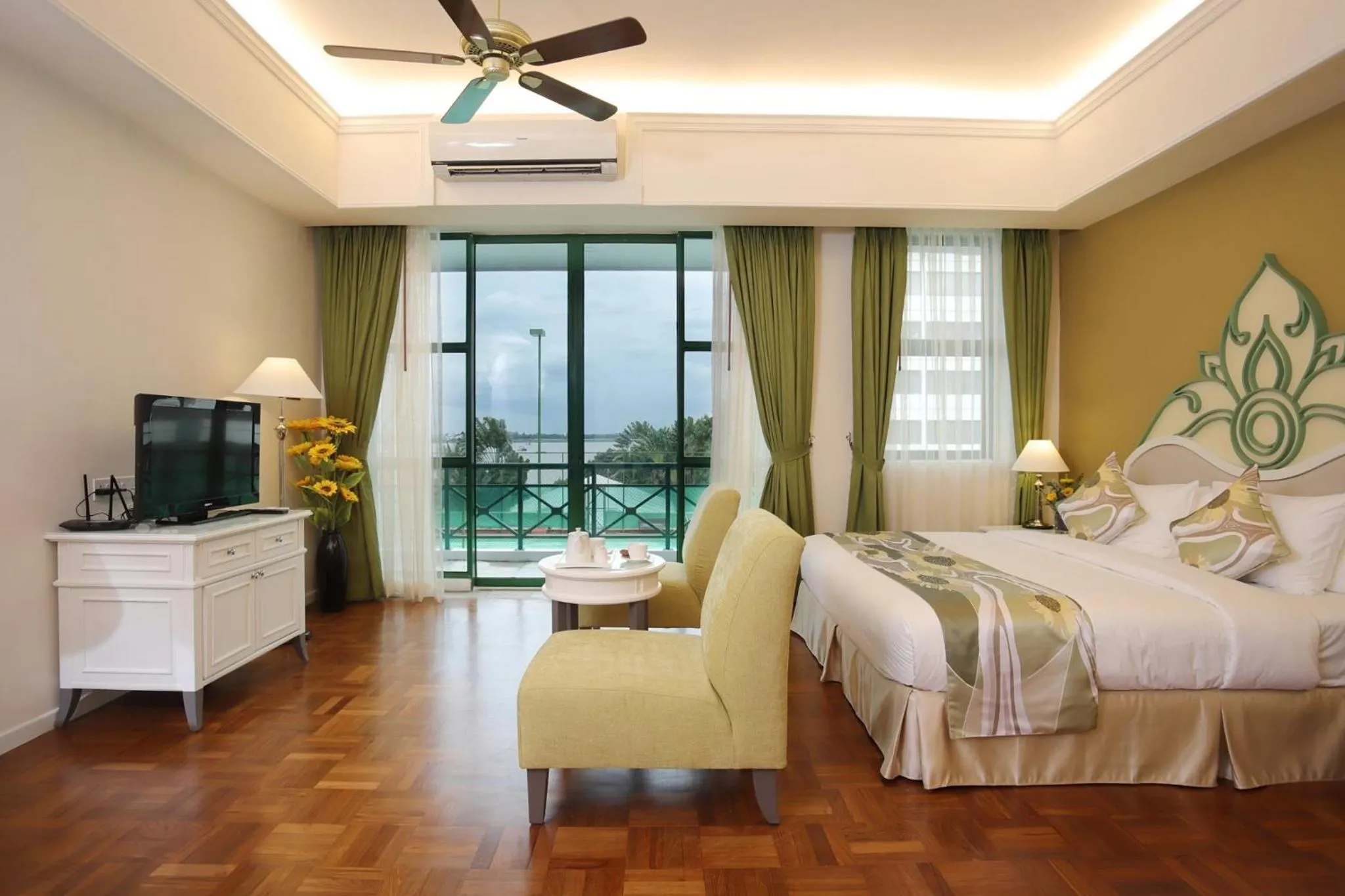 Bedroom, Bed in Himawari Hotel Apartments